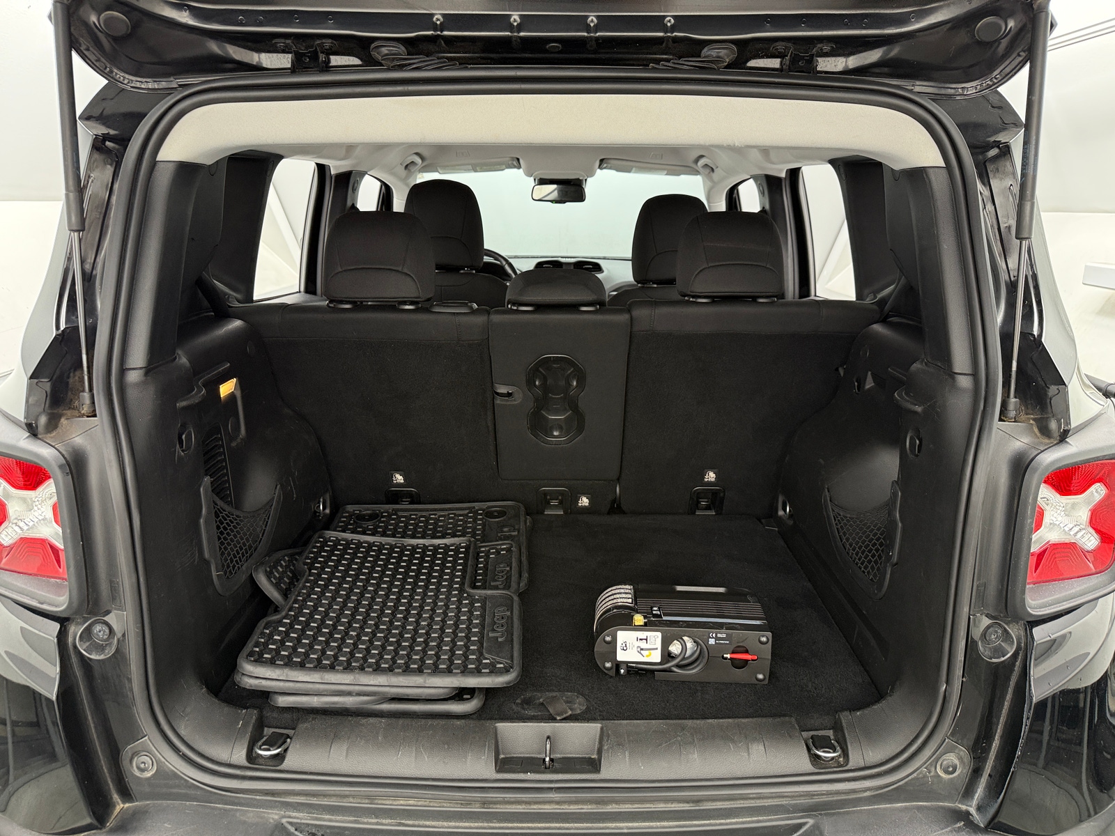 Thumbnail: 2018 Jeep Renegade - 7