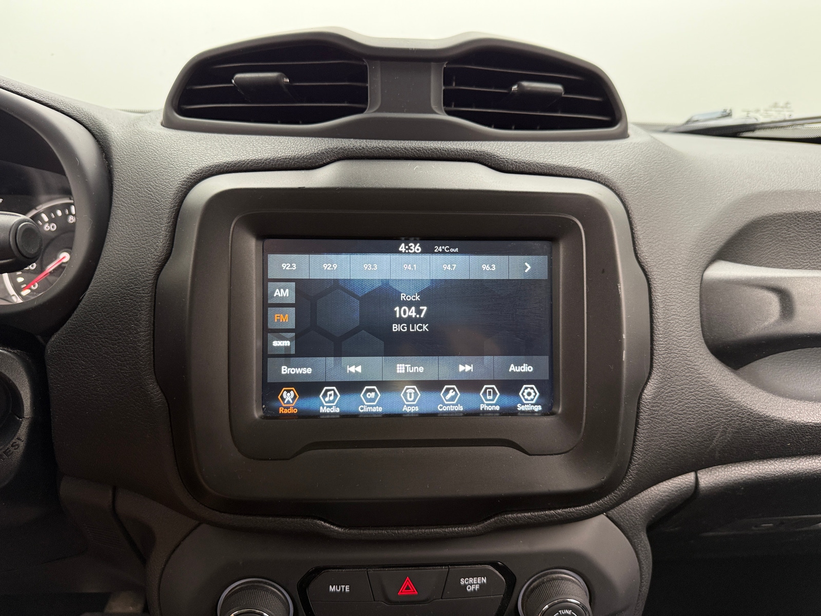 Thumbnail: 2018 Jeep Renegade - 4