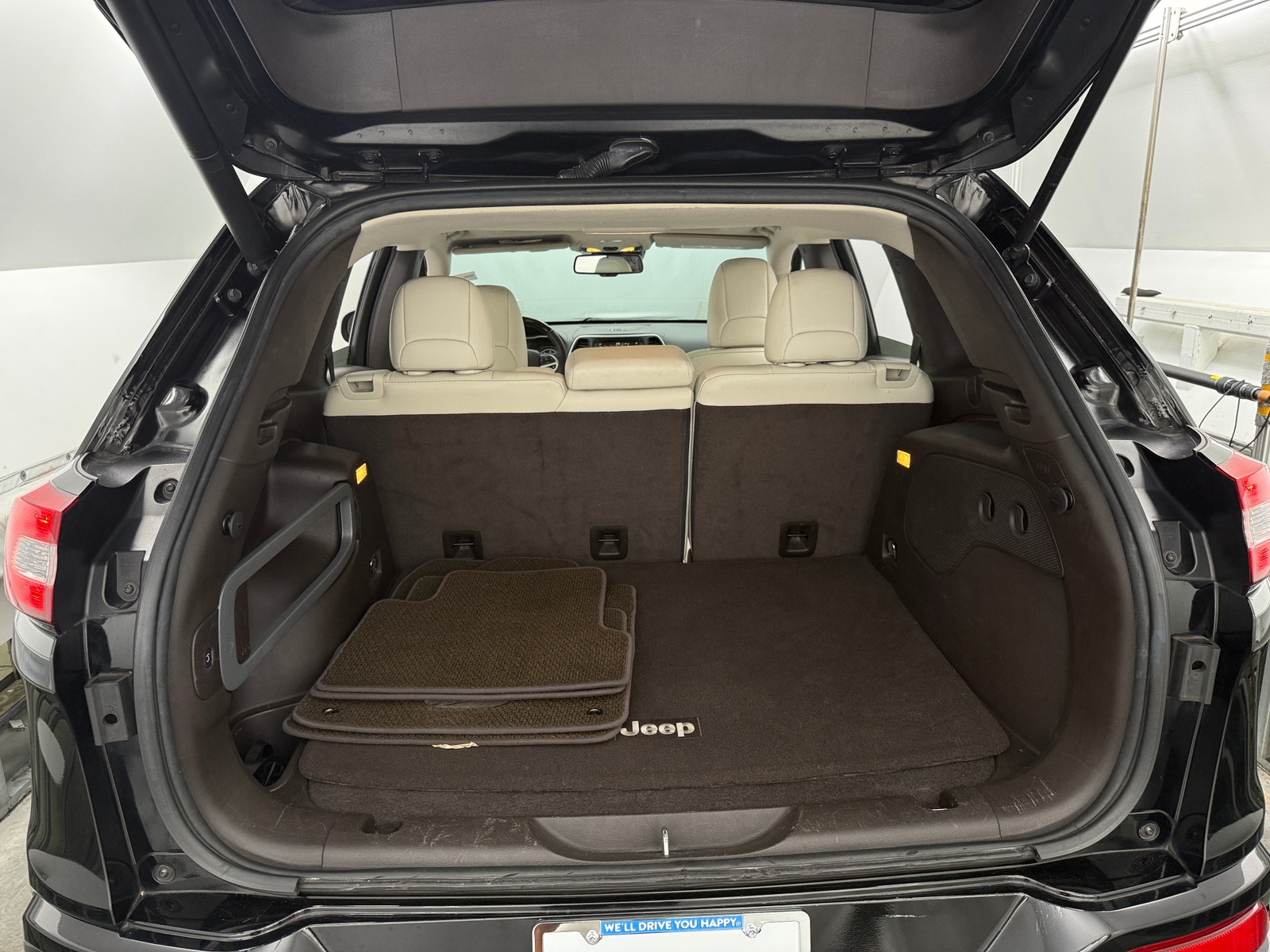 Thumbnail: 2017 Jeep Cherokee - 6