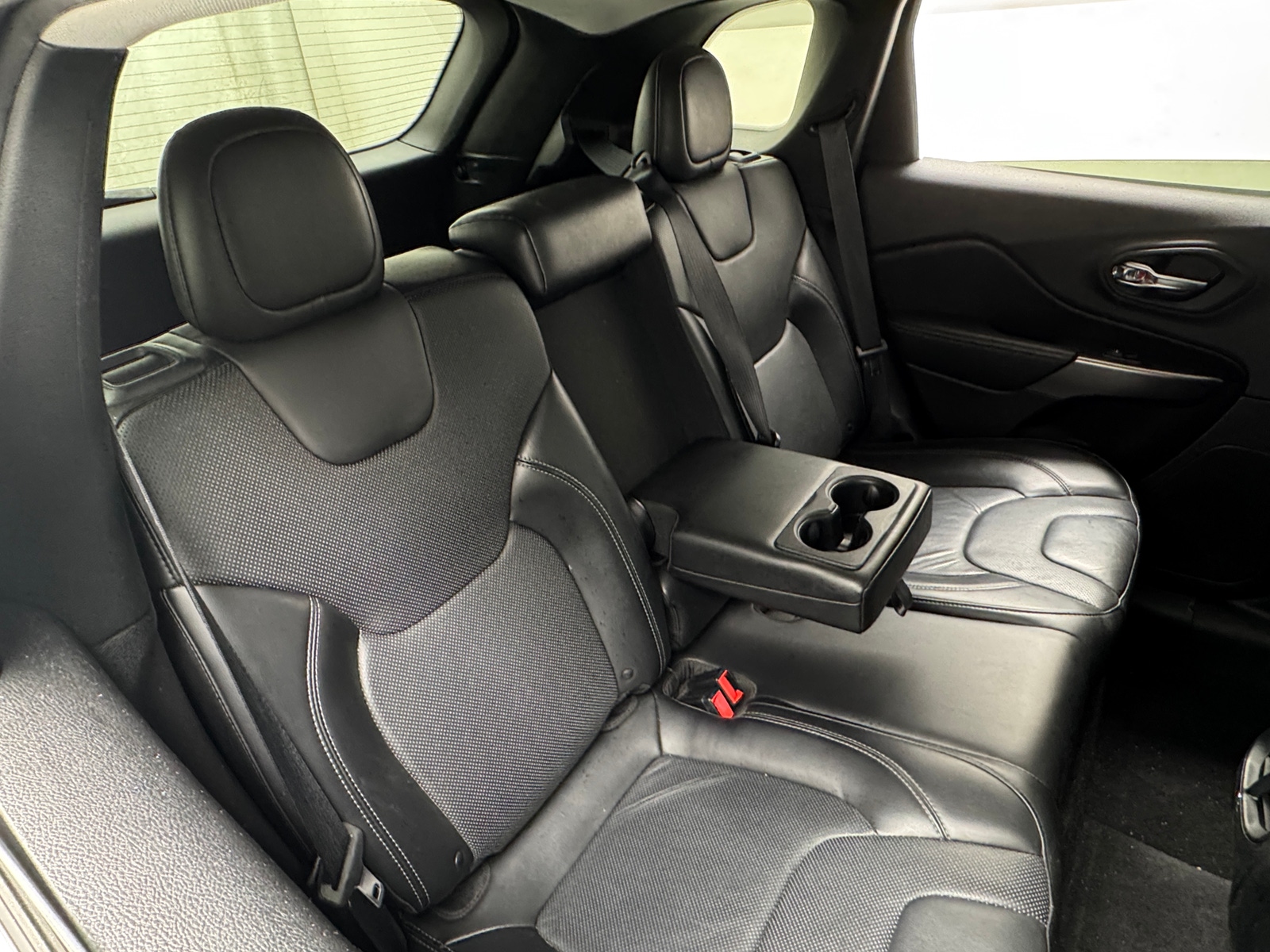 Thumbnail: 2019 Jeep Cherokee - 6