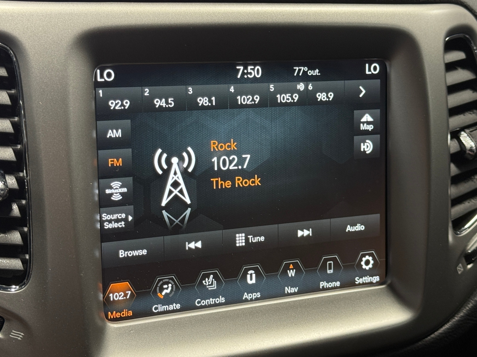 Thumbnail: 2021 Jeep Compass - 4