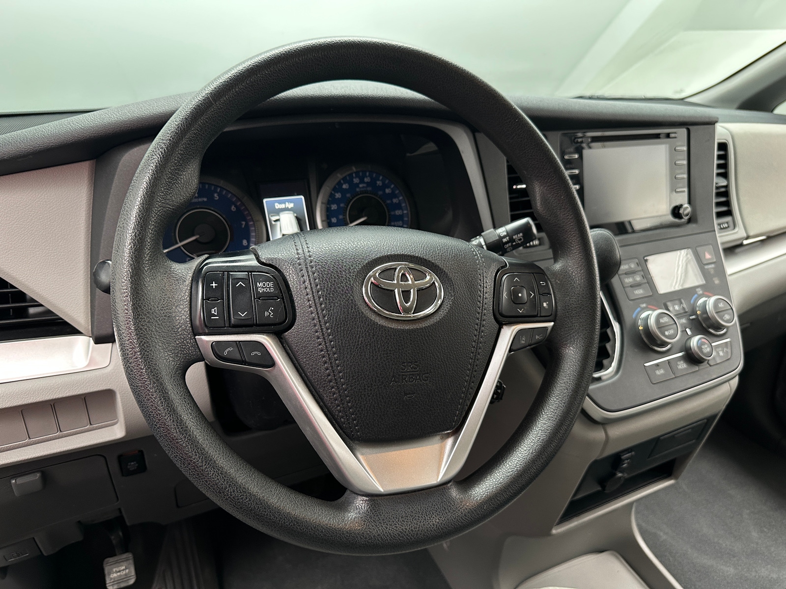 Thumbnail: 2020 Toyota Sienna - 5
