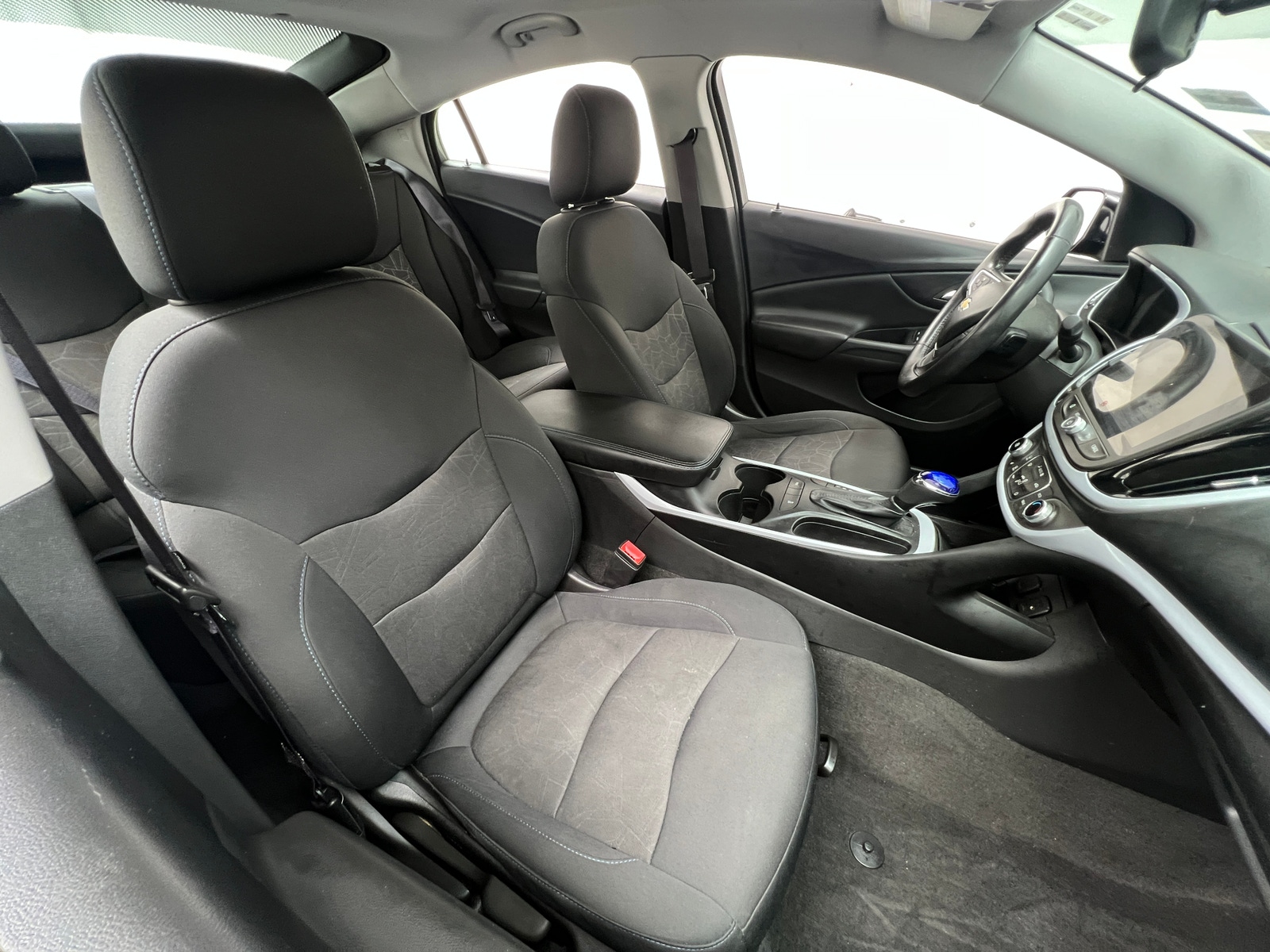 Thumbnail: 2017 Chevrolet Volt - 2