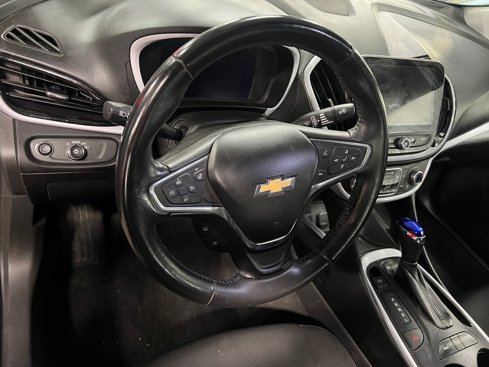Thumbnail: 2017 Chevrolet Volt - 5