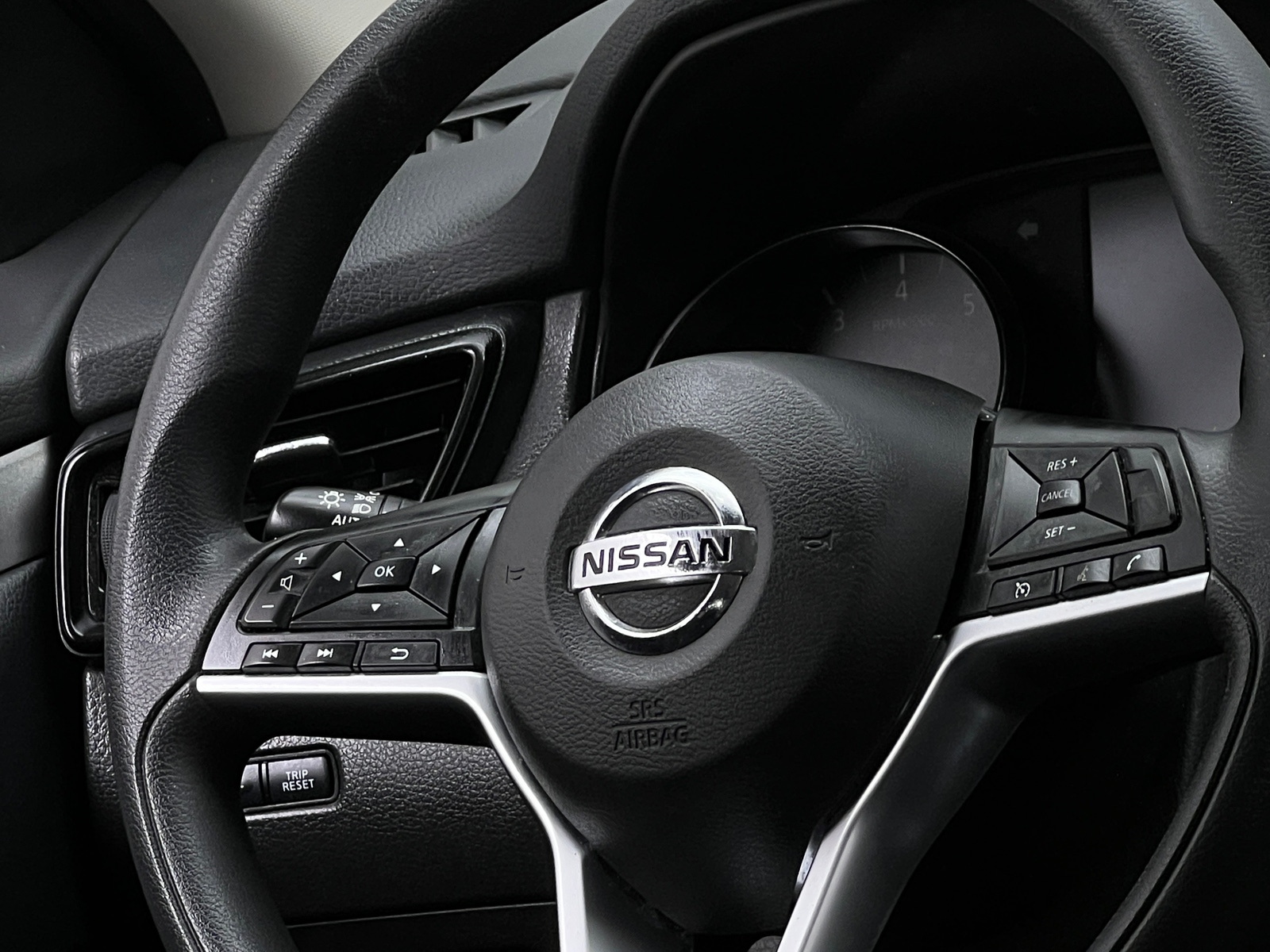 Thumbnail: 2021 Nissan Rogue Sport - 5