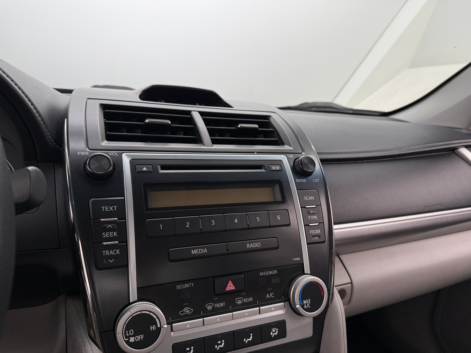 Thumbnail: 2012 Toyota Camry - 4