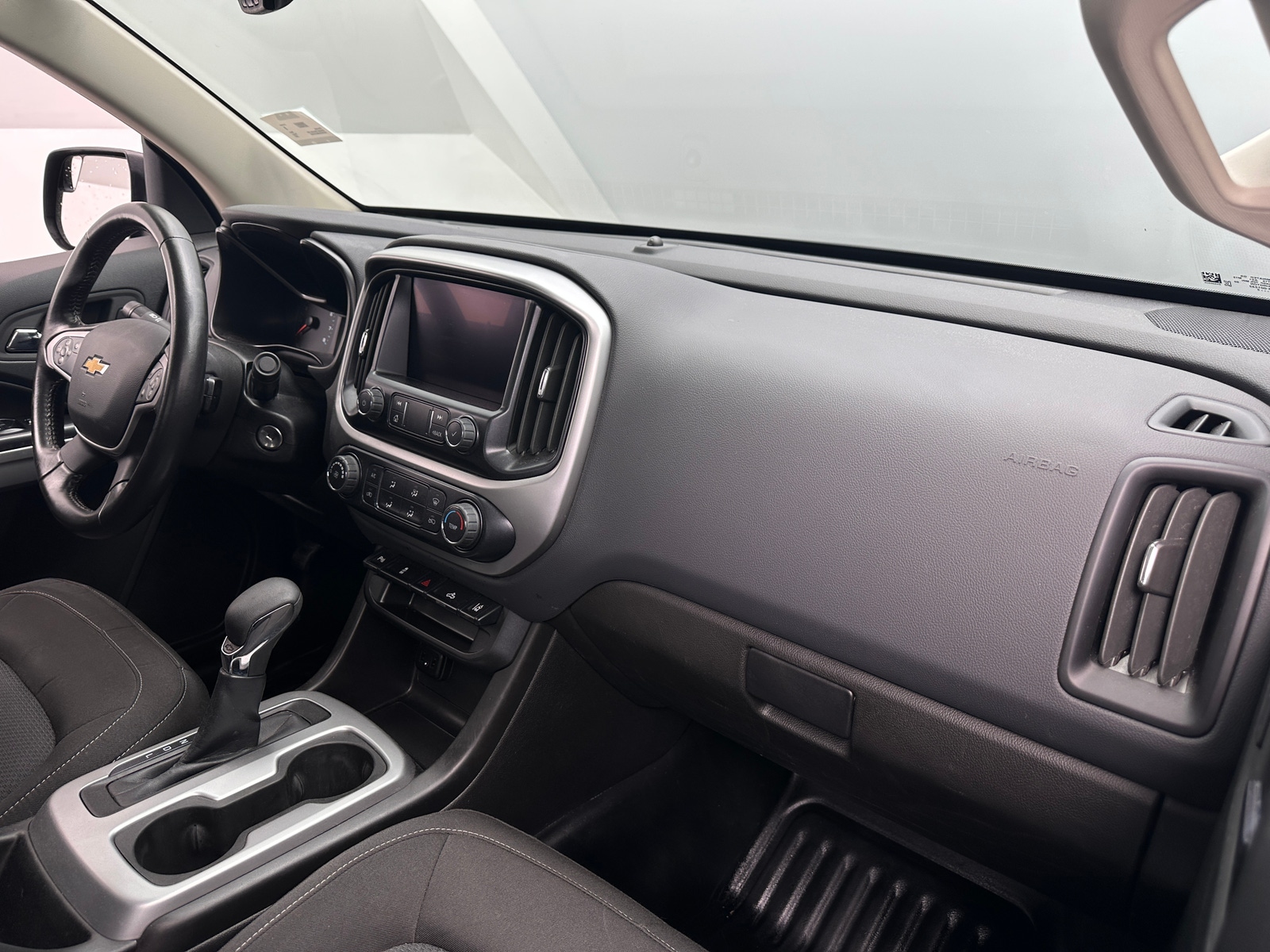 Thumbnail: 2022 Chevrolet Colorado - 3