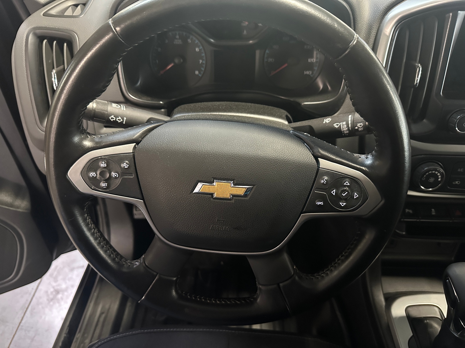 Thumbnail: 2022 Chevrolet Colorado - 5