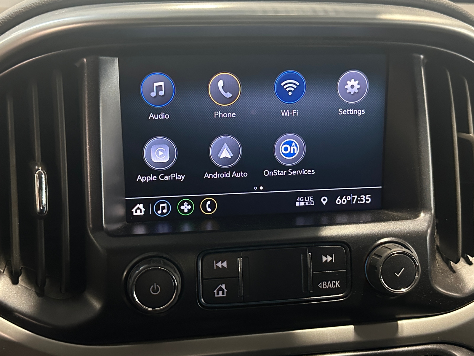 Thumbnail: 2022 Chevrolet Colorado - 4