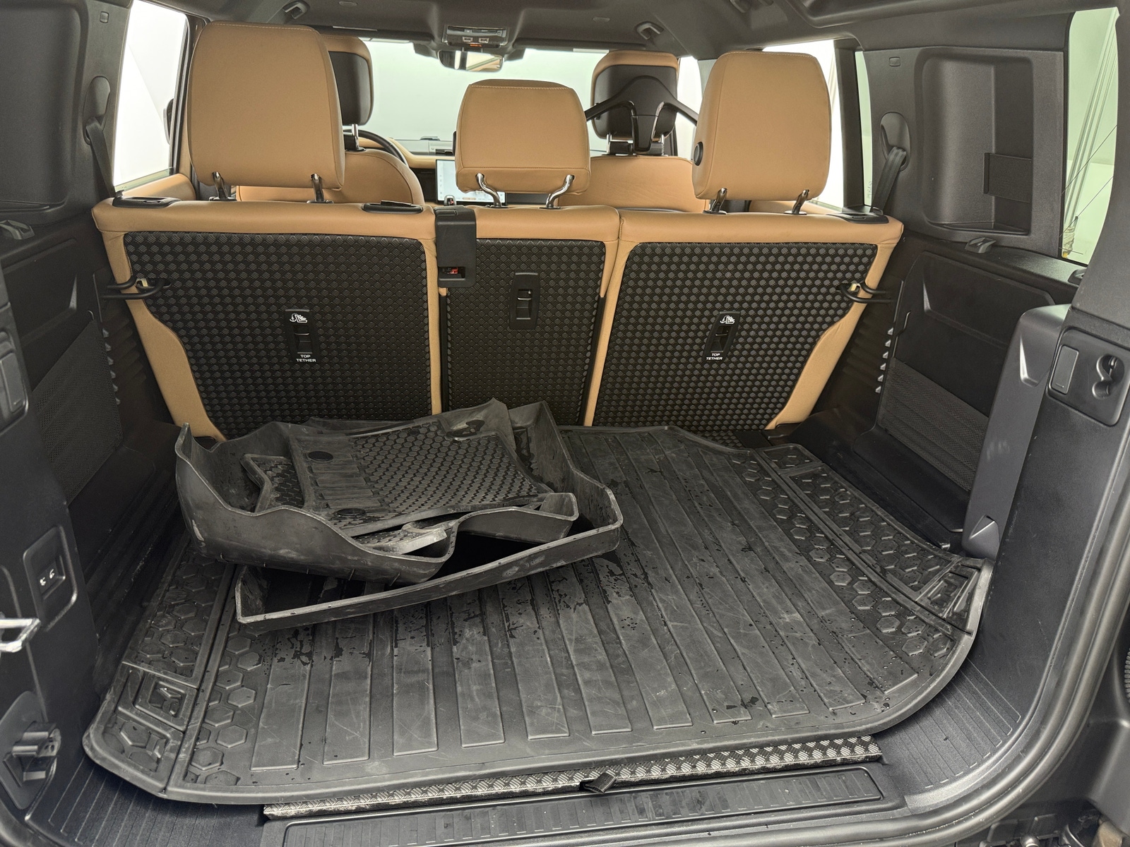 Thumbnail: 2025 Land Rover Defender - 6