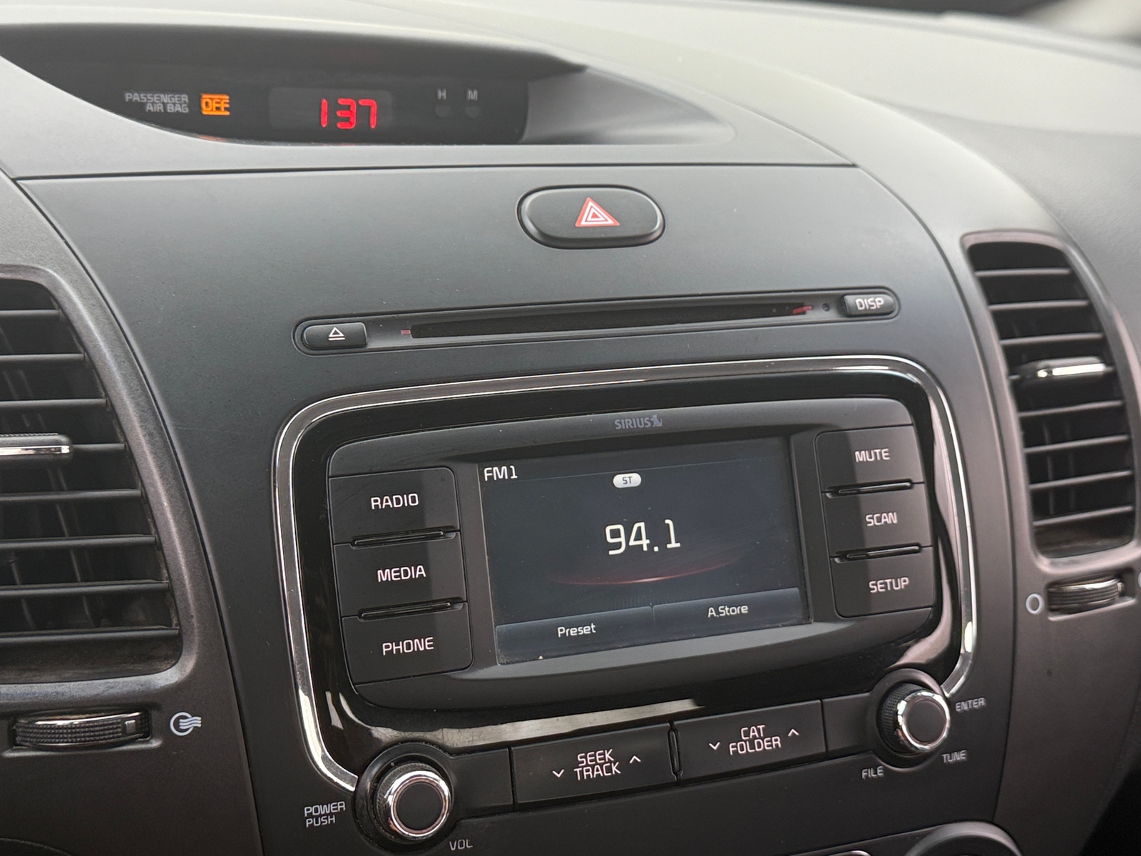 Thumbnail: 2017 Kia Forte - 4