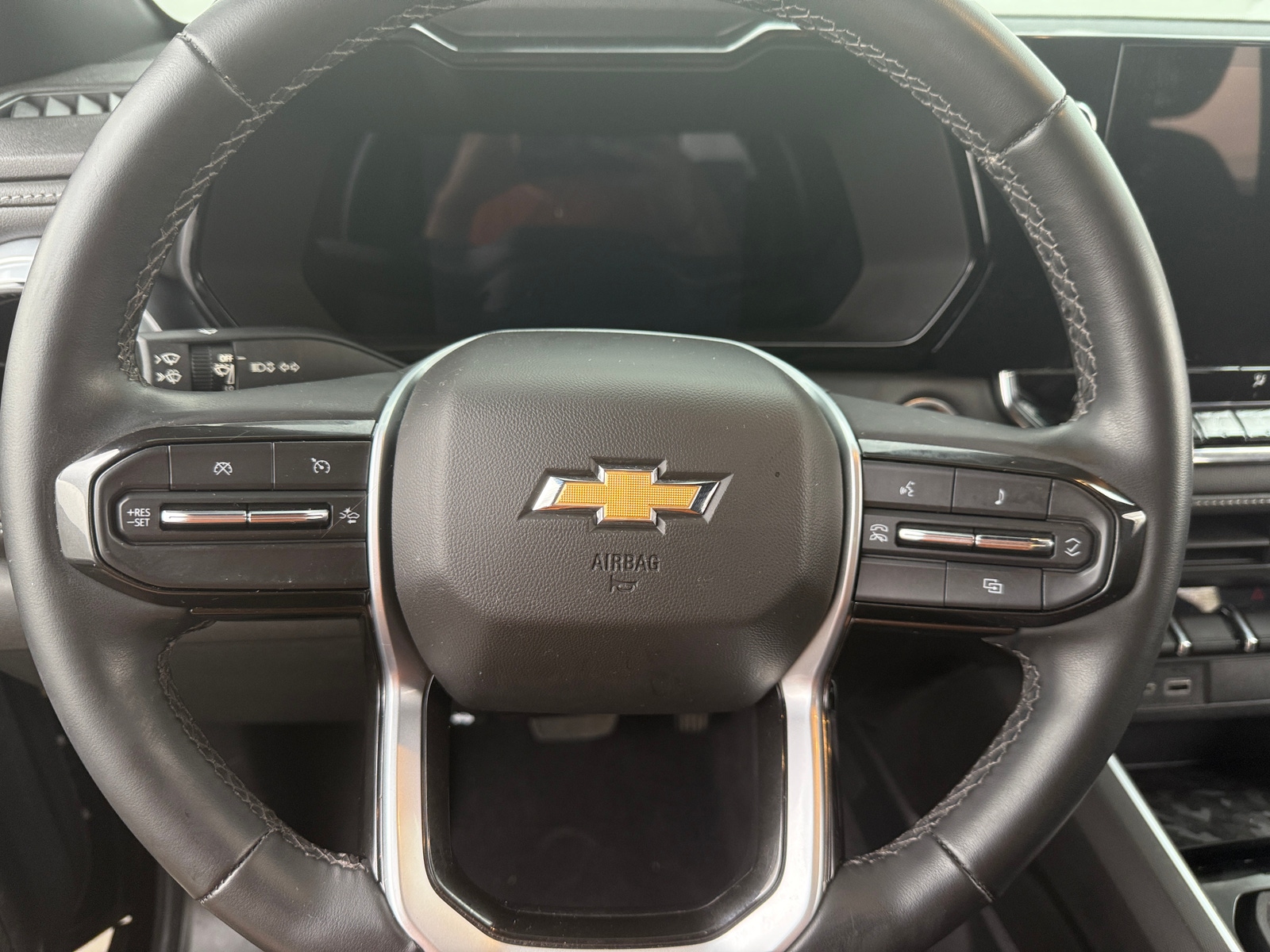 Thumbnail: 2023 Chevrolet Colorado - 5