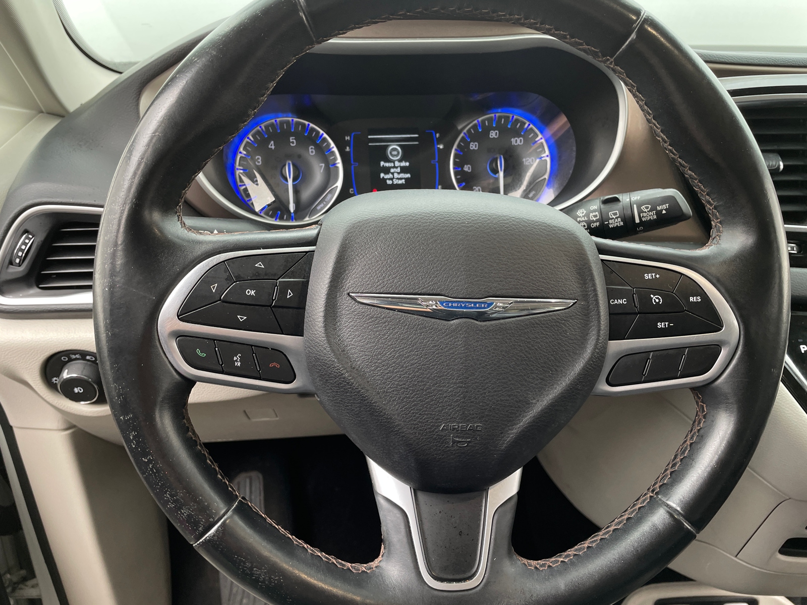 Thumbnail: 2018 Chrysler Pacifica - 4