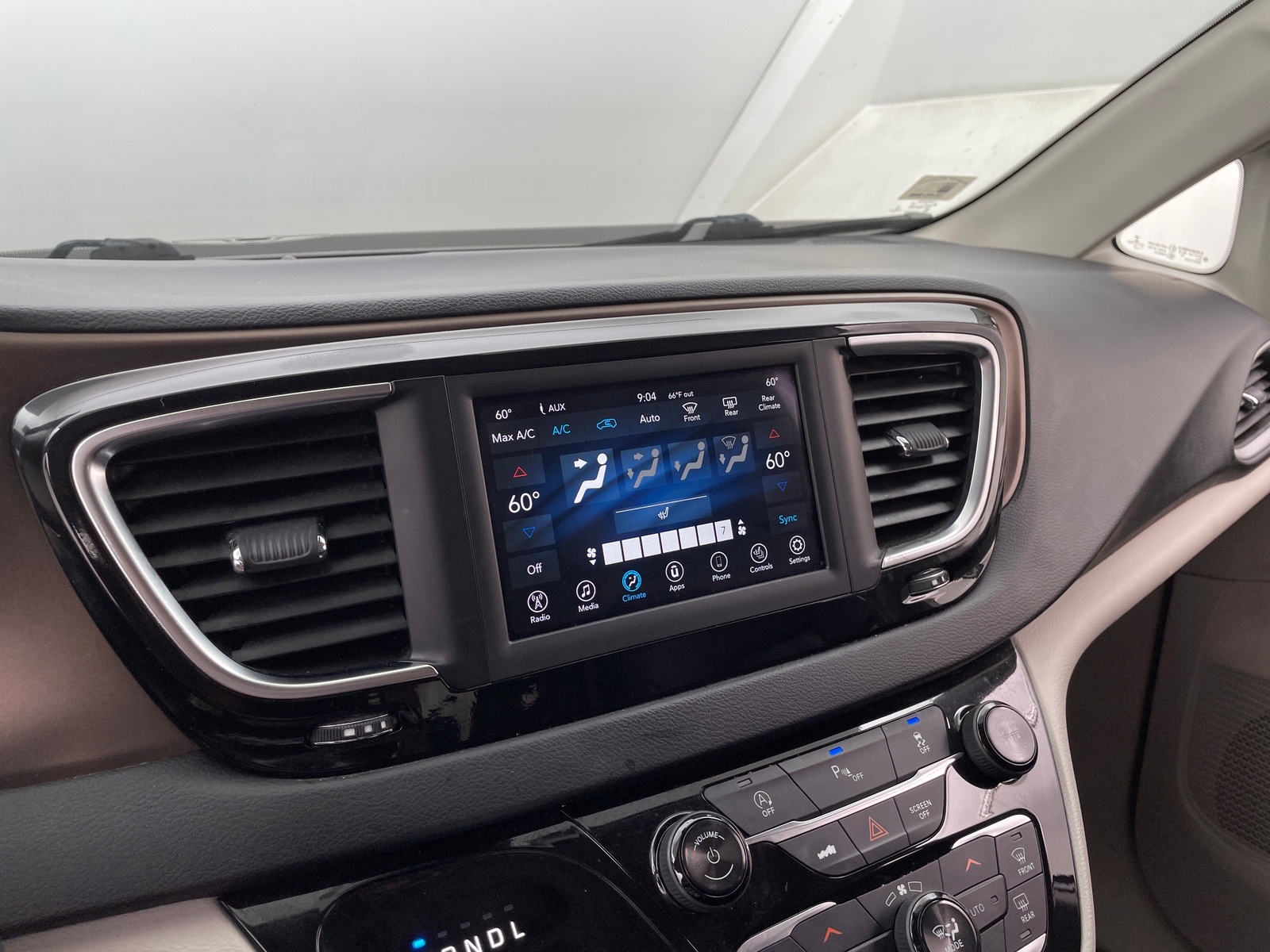 Thumbnail: 2018 Chrysler Pacifica - 3