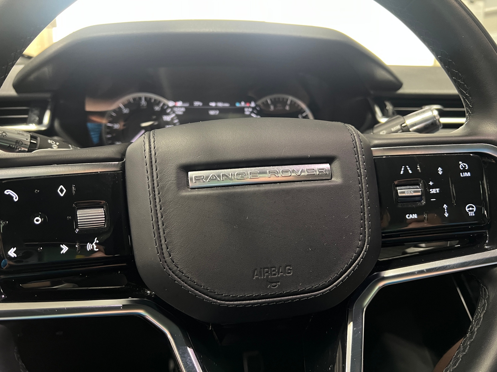 Thumbnail: 2021 Land Rover Range Rover Velar - 4