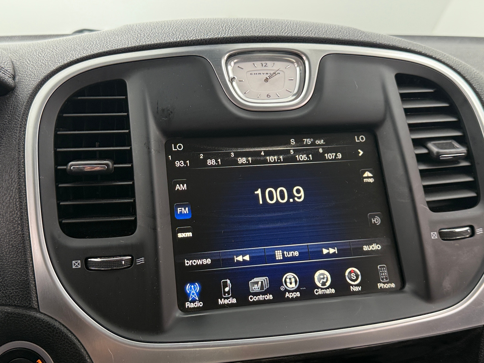 Thumbnail: 2015 Chrysler 300 - 3
