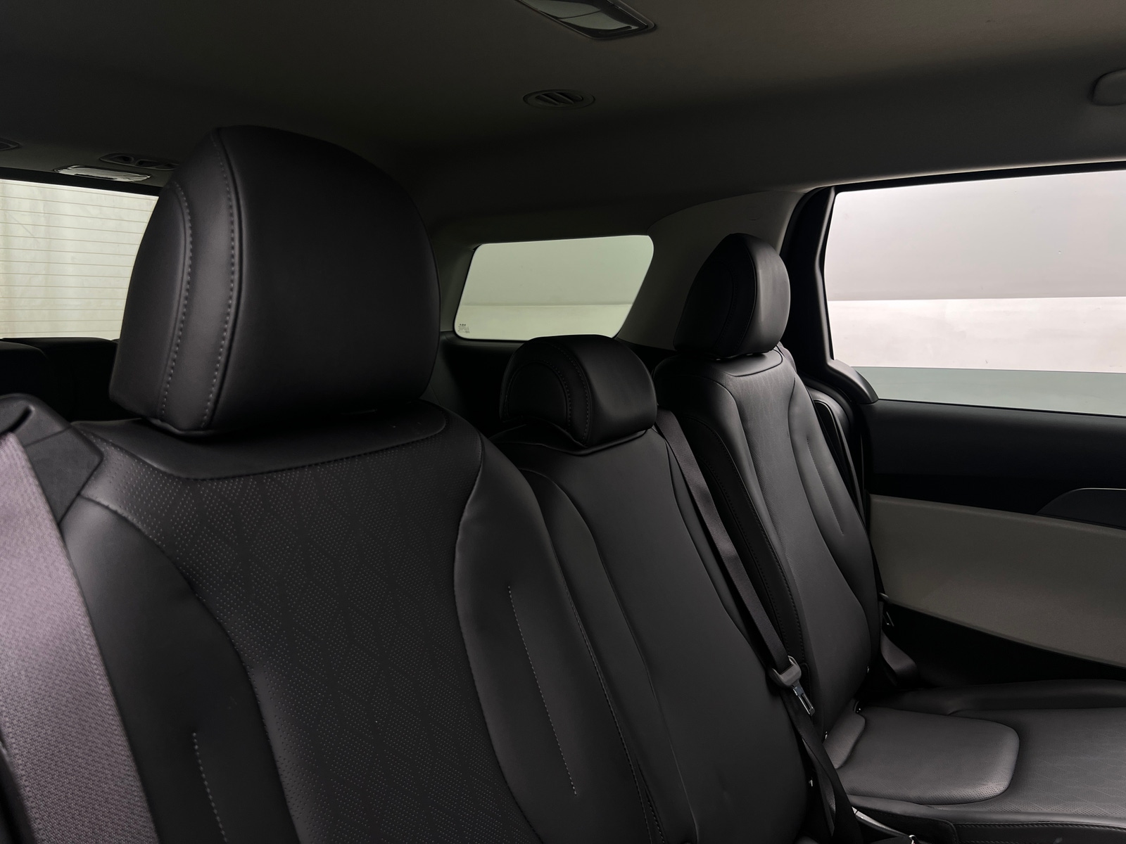 Thumbnail: 2023 Kia Carnival - 5