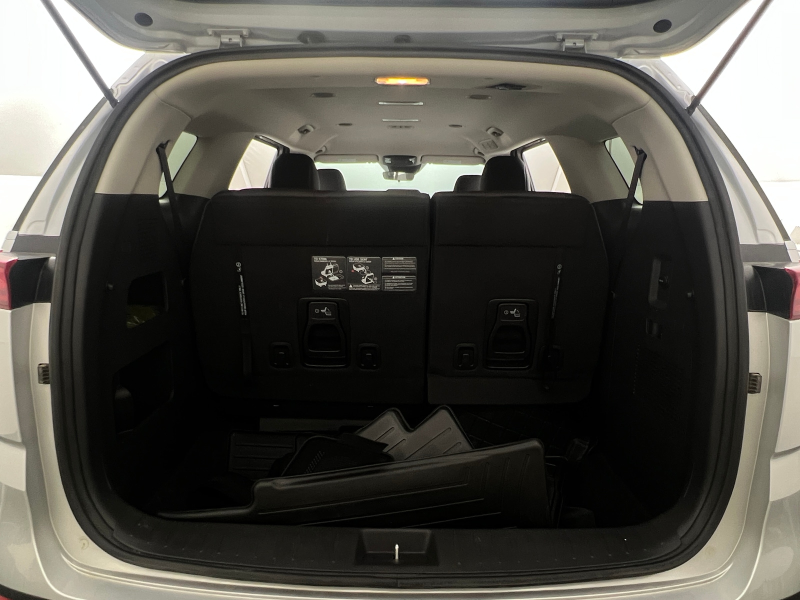 Thumbnail: 2023 Kia Carnival - 6