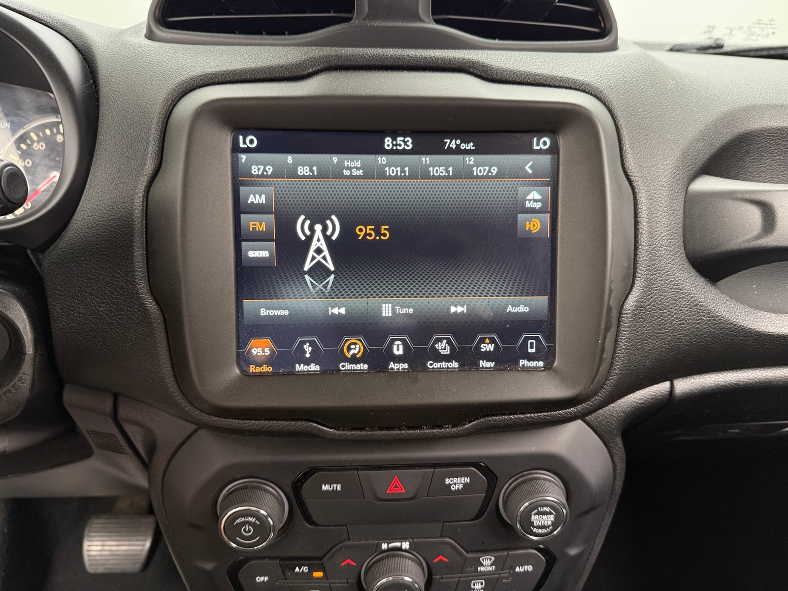 Thumbnail: 2019 Jeep Renegade - 3