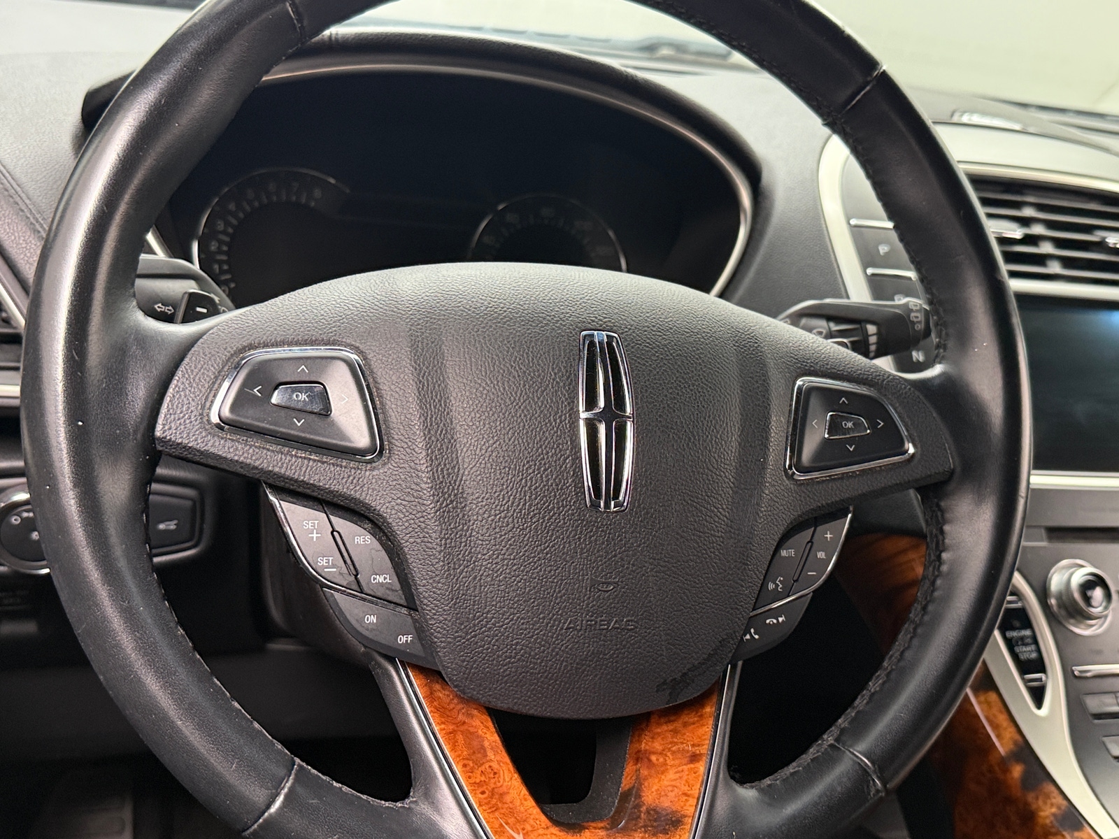 Thumbnail: 2017 Lincoln MKX - 4