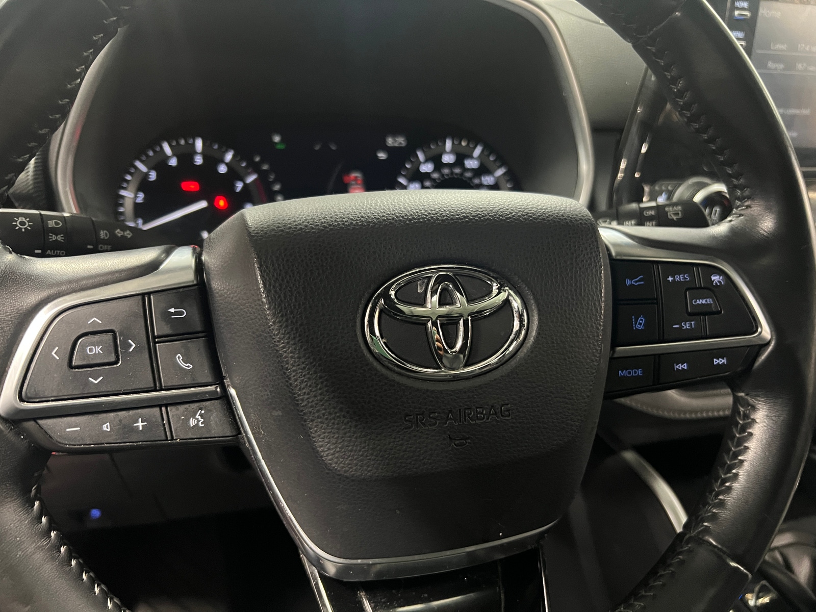 Thumbnail: 2021 Toyota Highlander - 4
