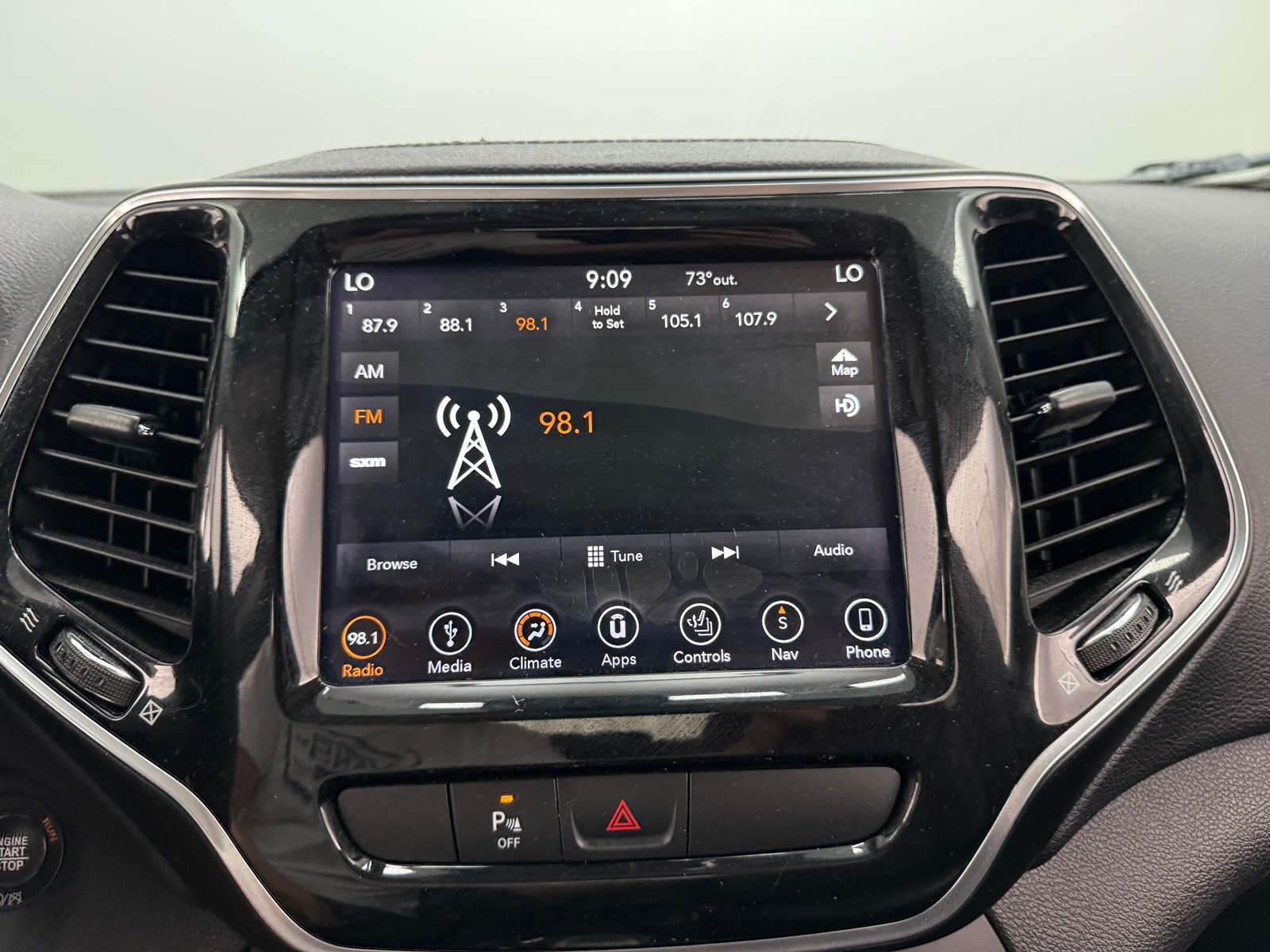 Thumbnail: 2019 Jeep Cherokee - 3