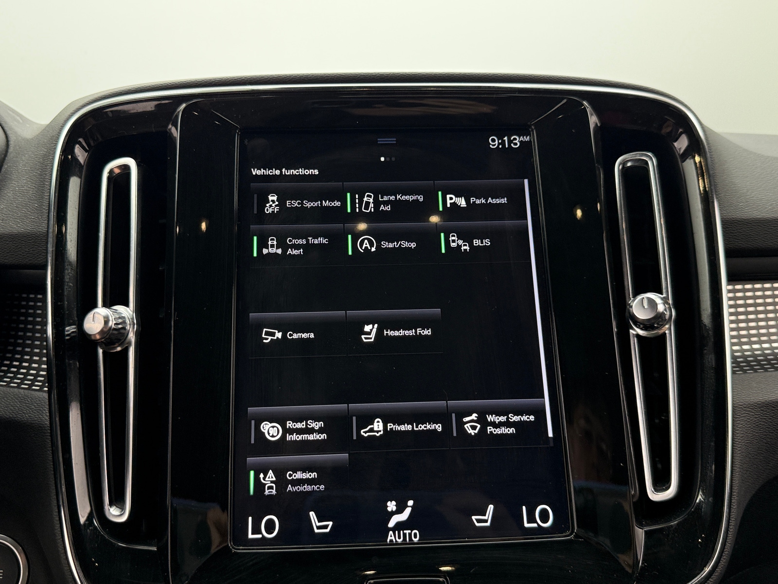 Thumbnail: 2020 Volvo XC40 - 3