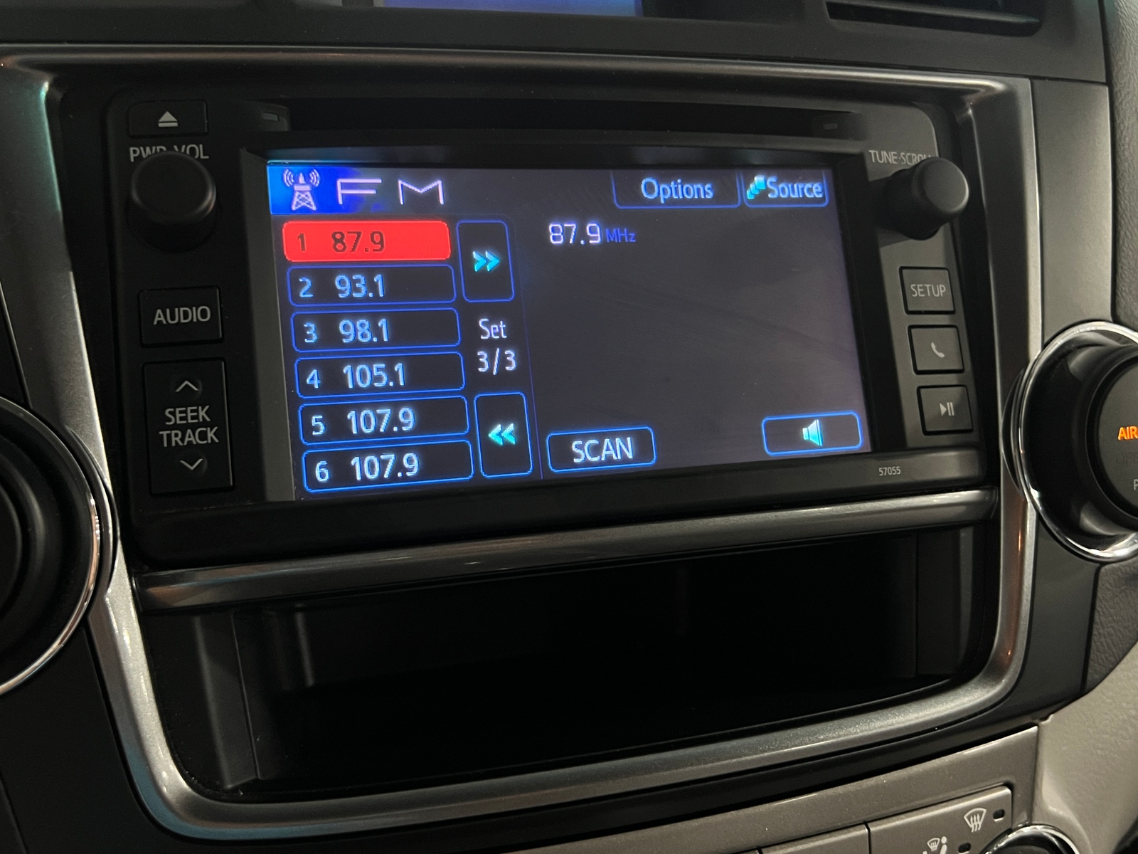 Thumbnail: 2013 Toyota Highlander - 4