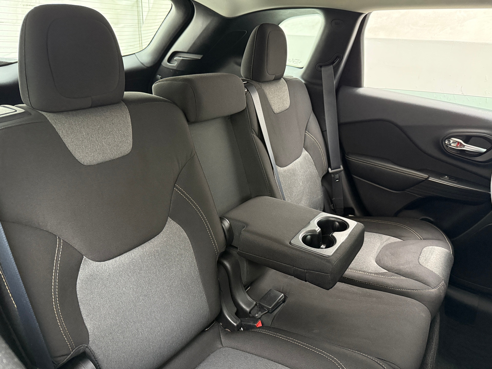 Thumbnail: 2016 Jeep Cherokee - 6