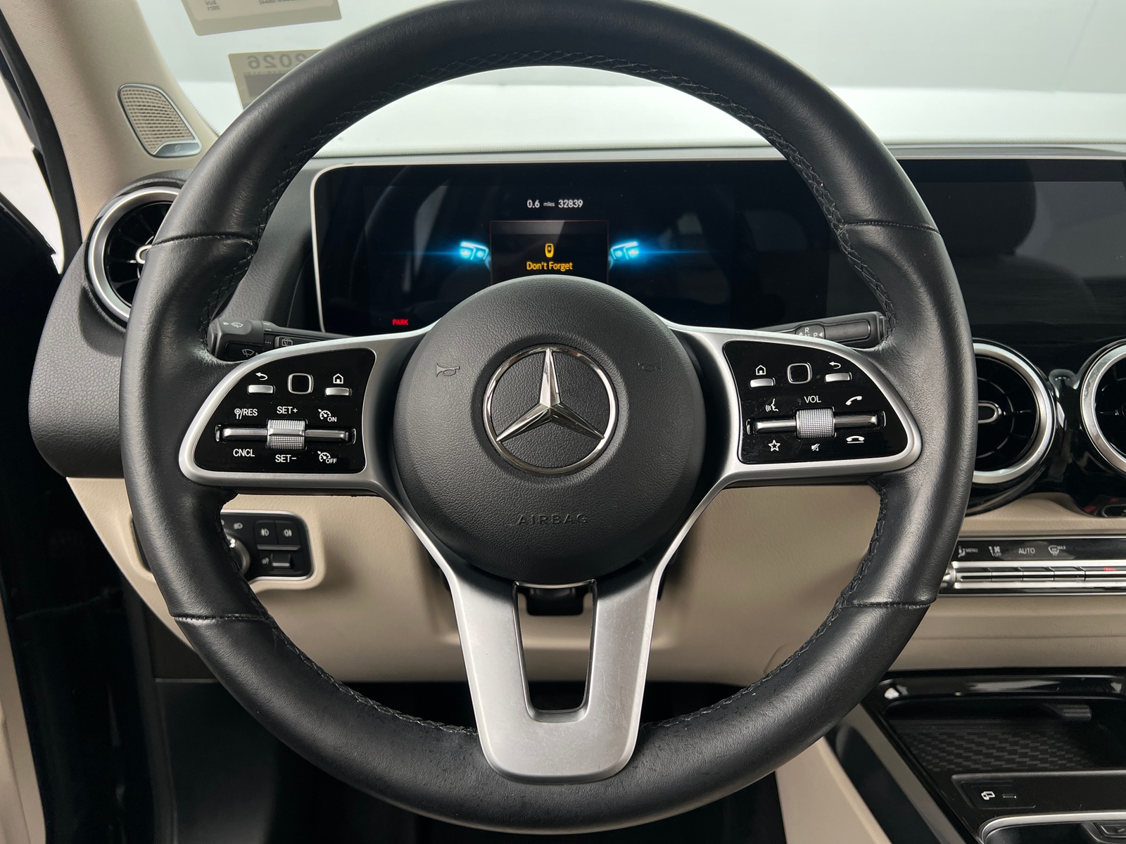 Thumbnail: 2021 Mercedes-Benz GLB - 4