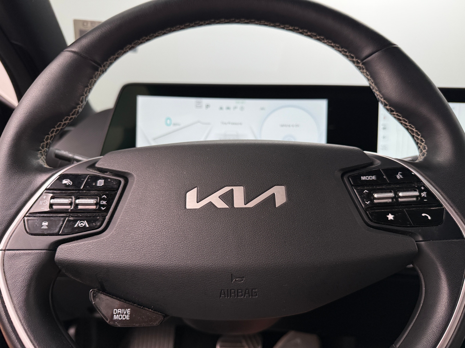 Thumbnail: 2022 Kia EV6 - 5
