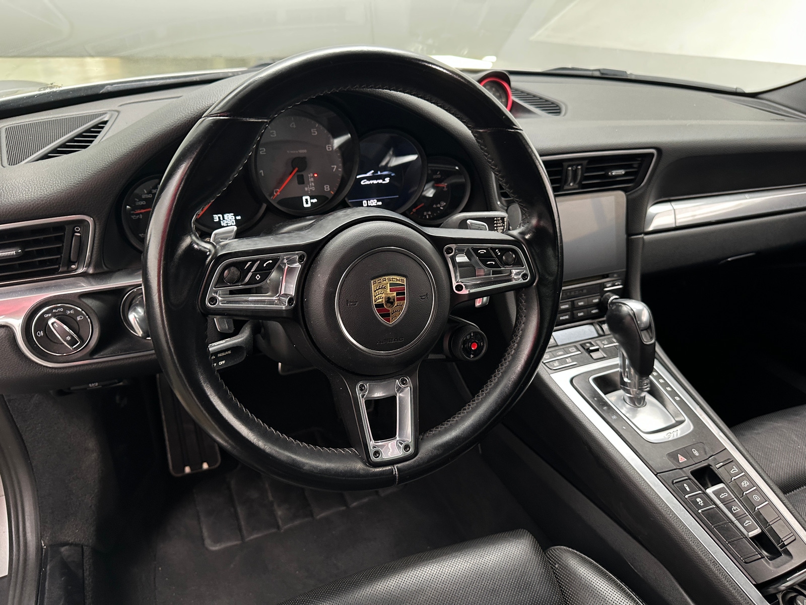 Thumbnail: 2017 Porsche 911 - 4