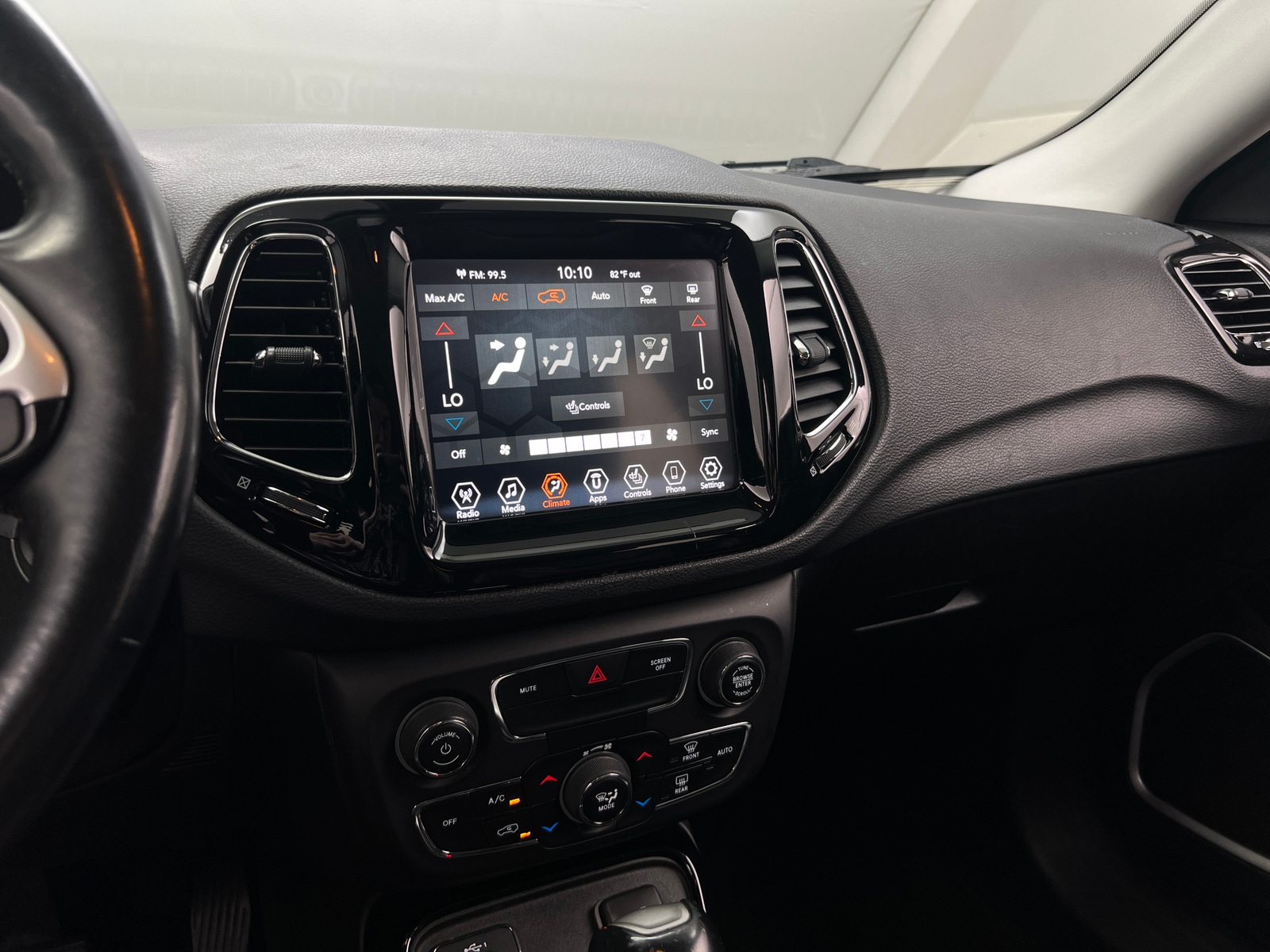 Thumbnail: 2019 Jeep Compass - 3