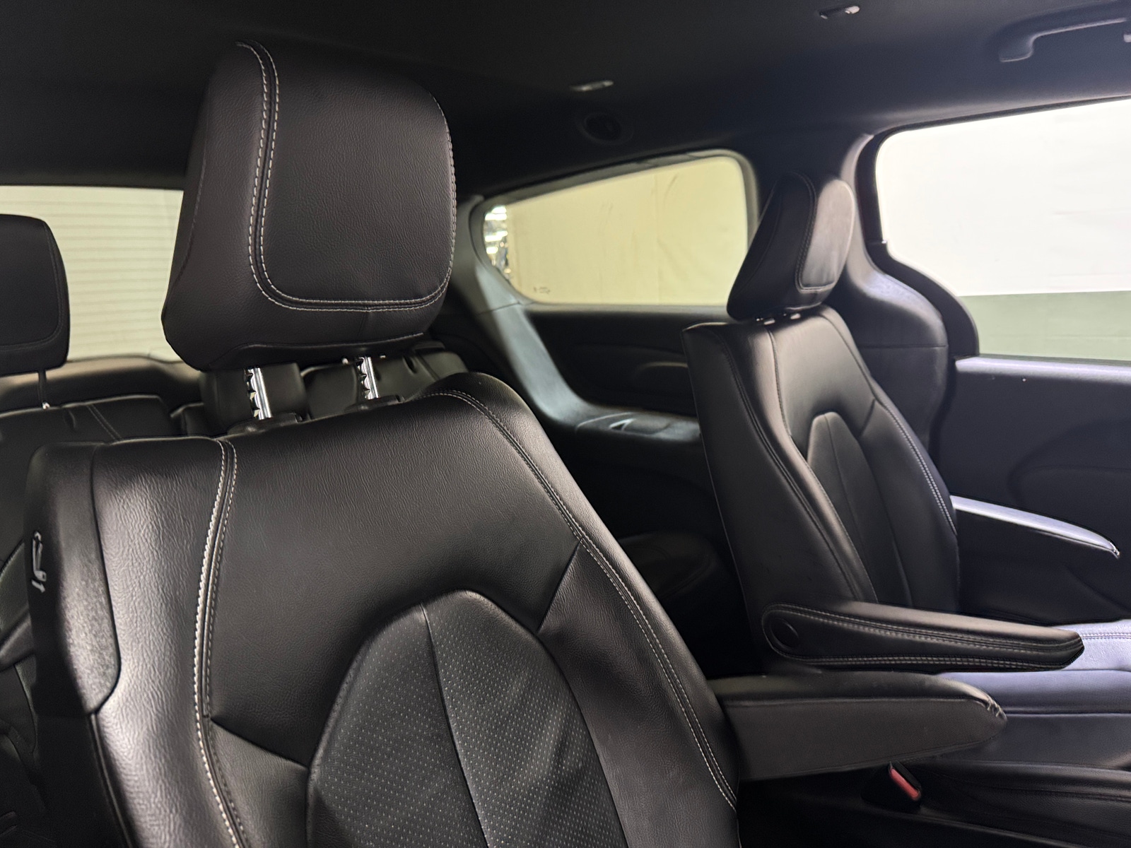 Thumbnail: 2022 Chrysler Pacifica - 5