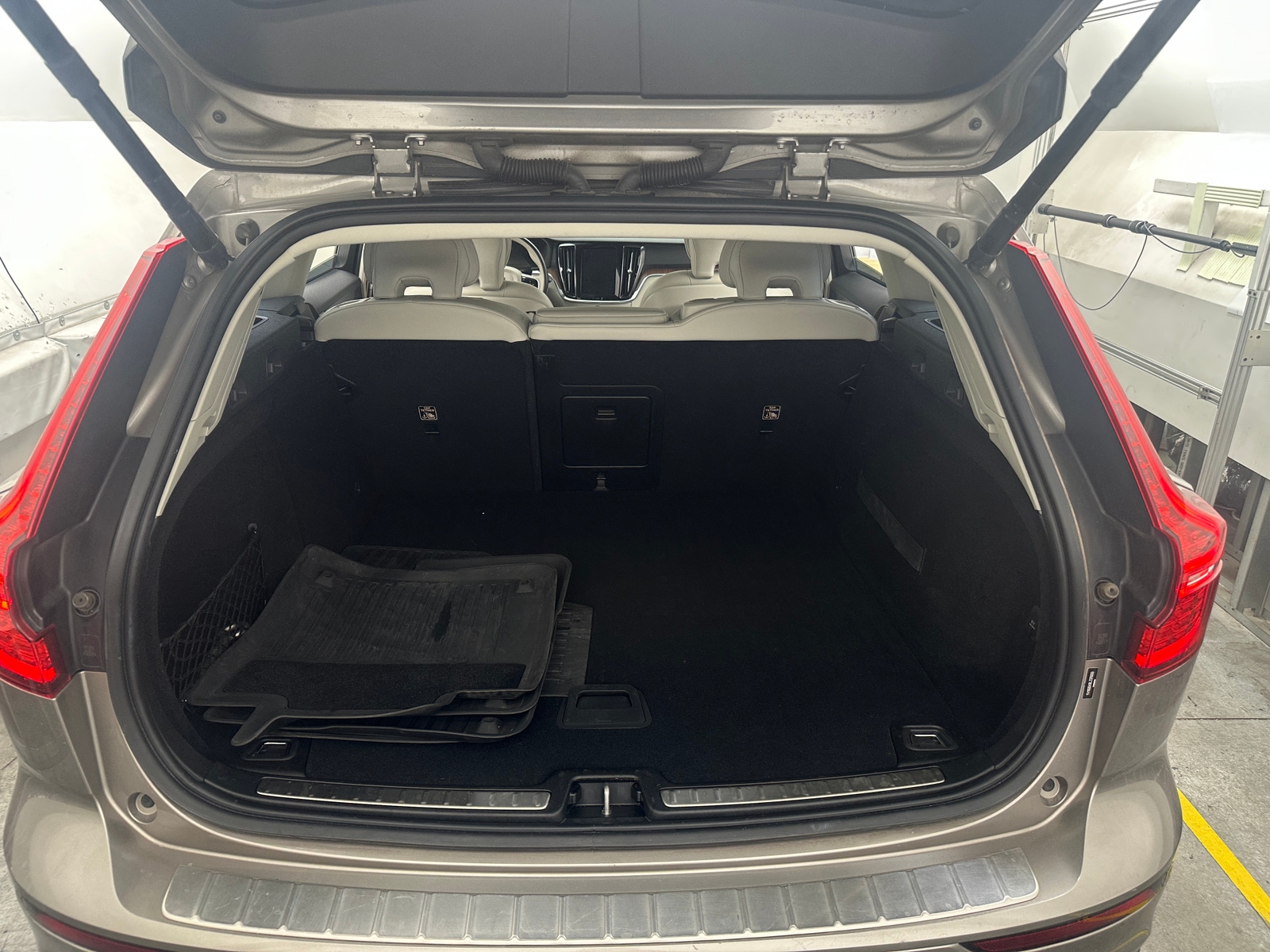 Thumbnail: 2020 Volvo V60 - 6