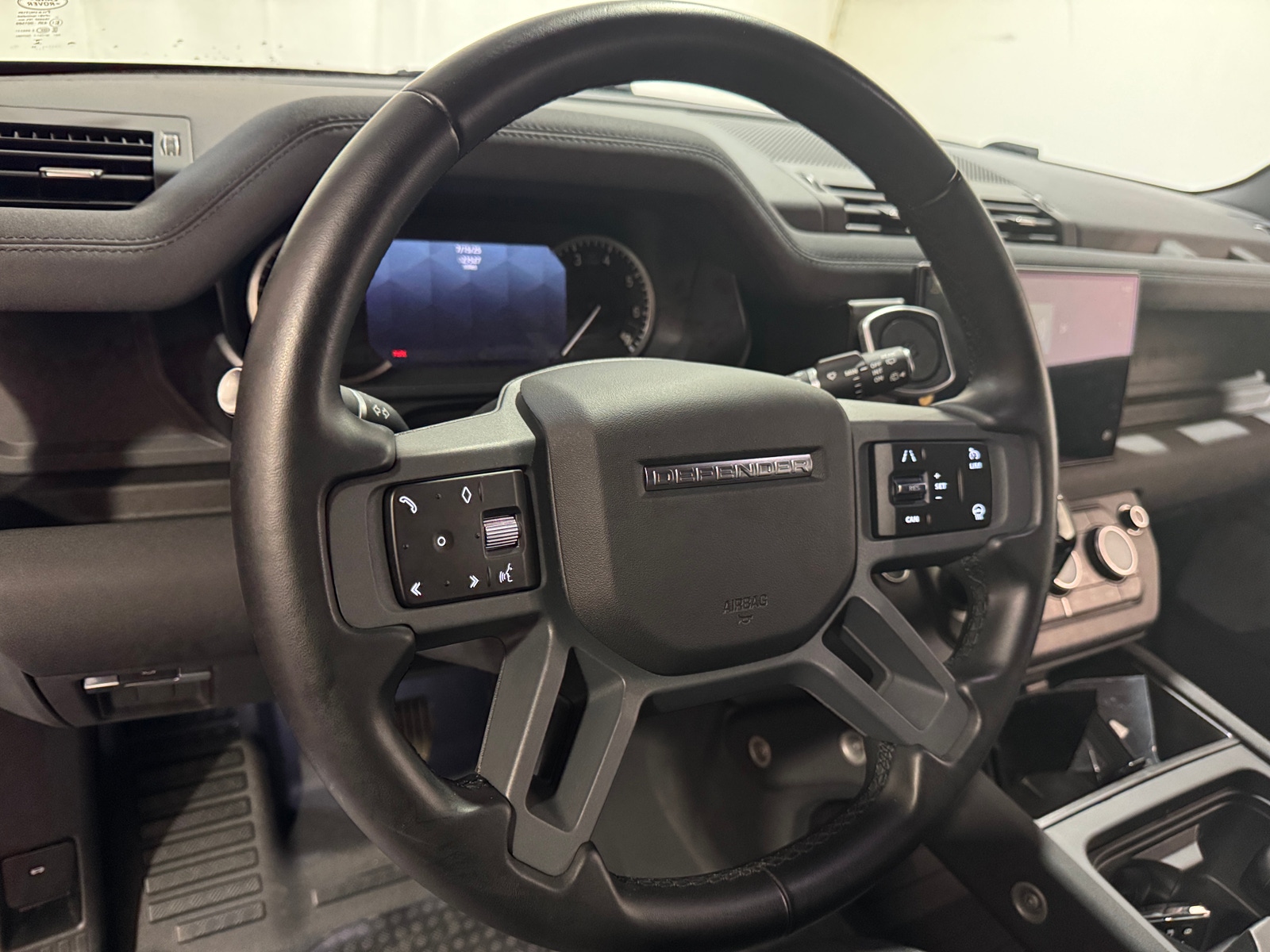 Thumbnail: 2023 Land Rover Defender - 4
