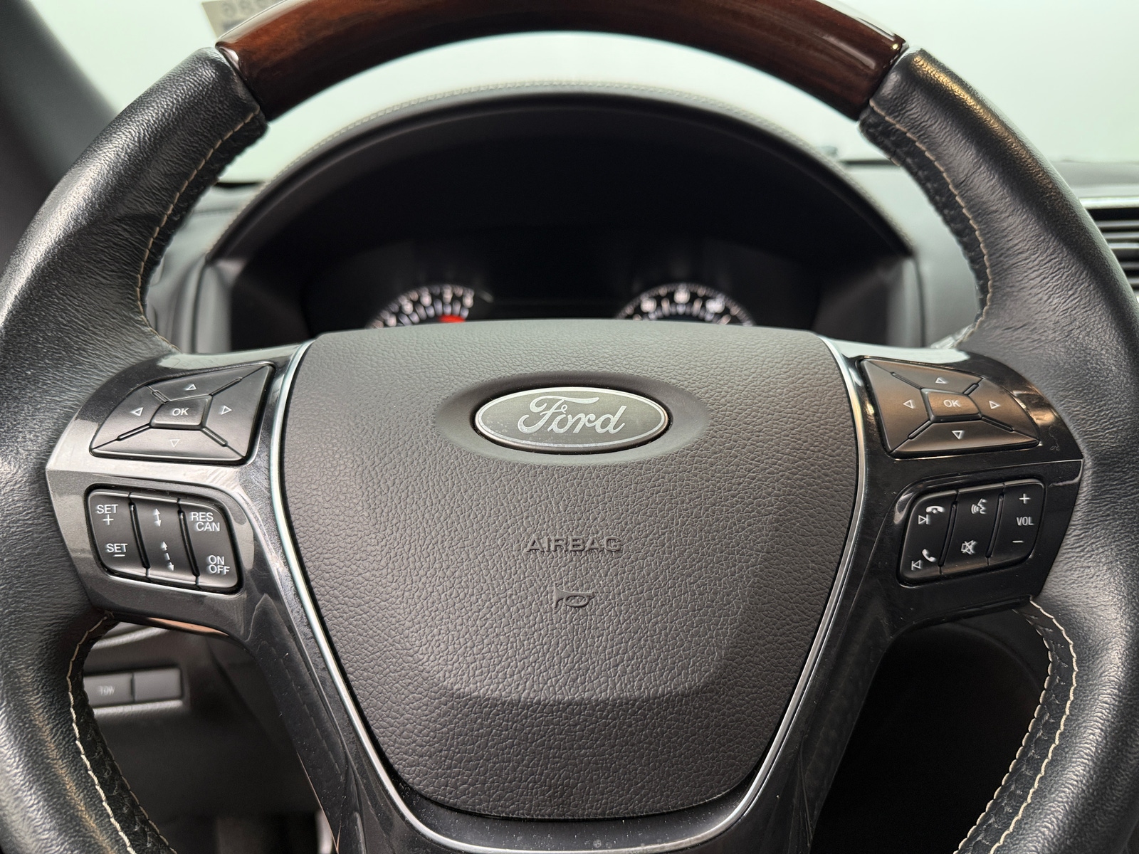 Thumbnail: 2018 Ford Explorer - 4