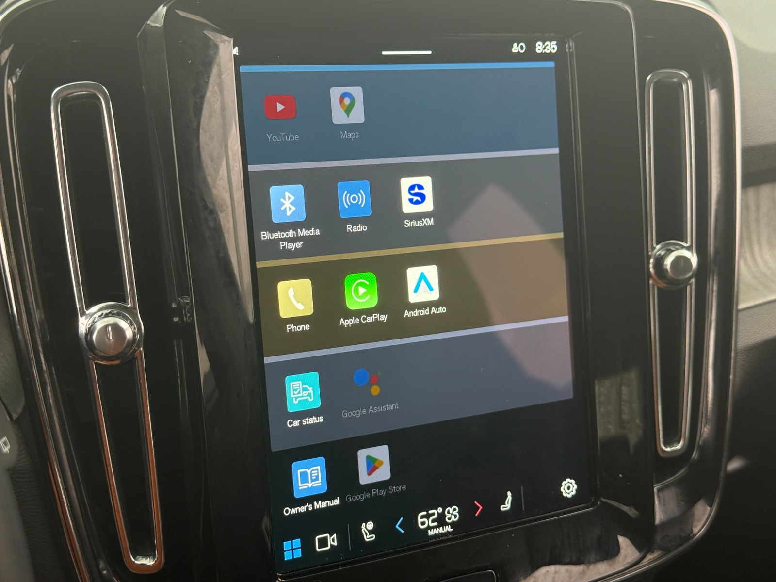 Thumbnail: 2025 Volvo XC40 - 3