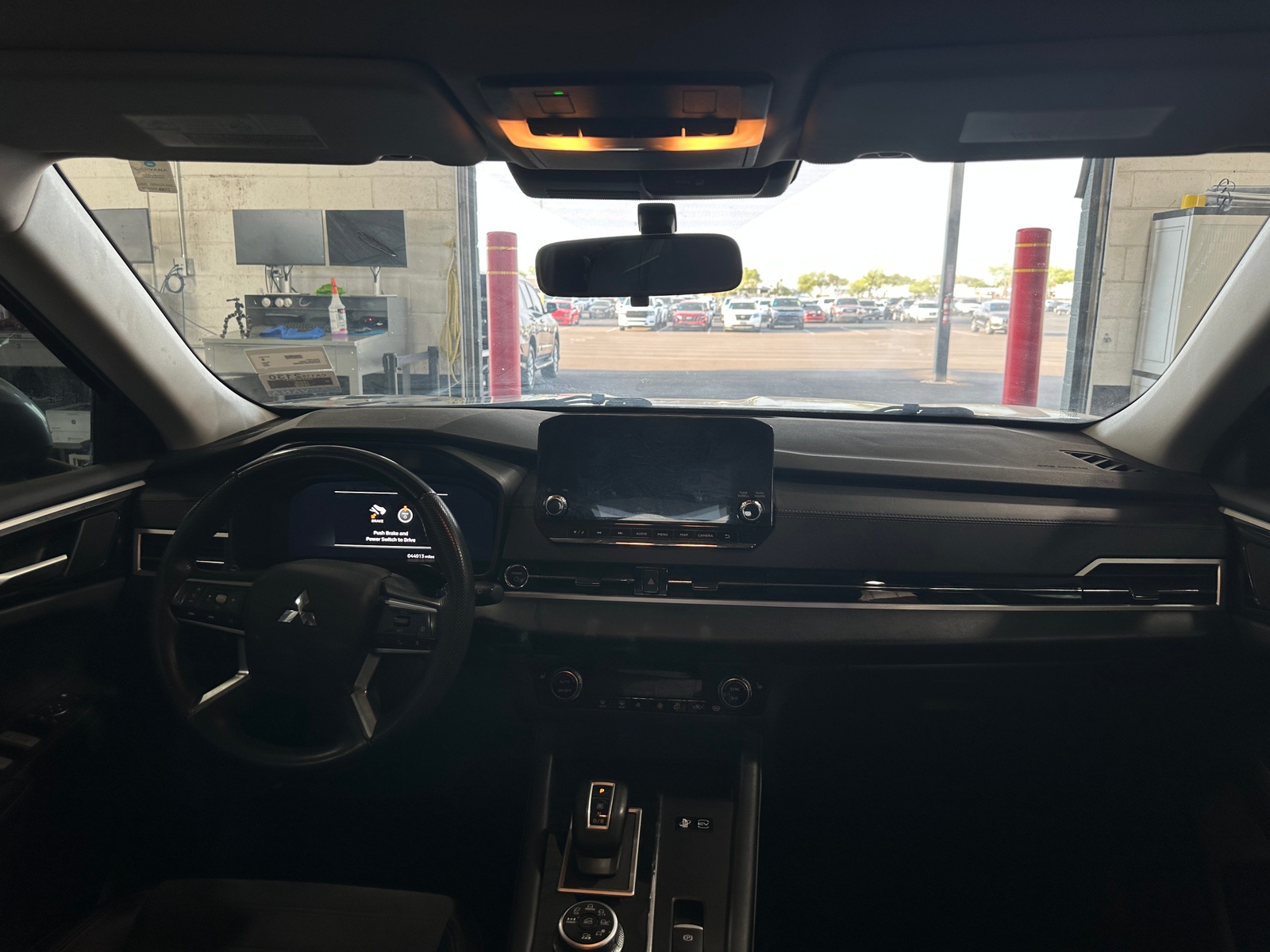 Thumbnail: 2023 Mitsubishi Outlander - 2