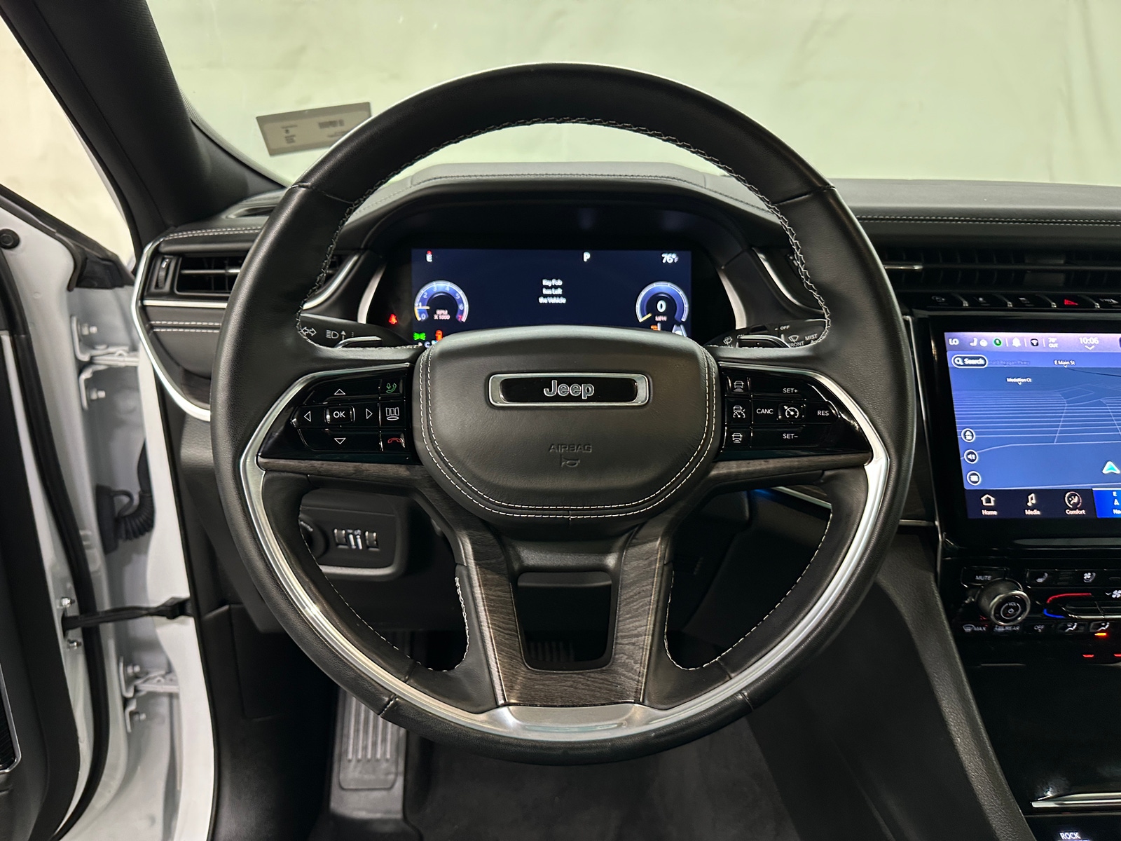 Thumbnail: 2022 Jeep Grand Cherokee L - 4