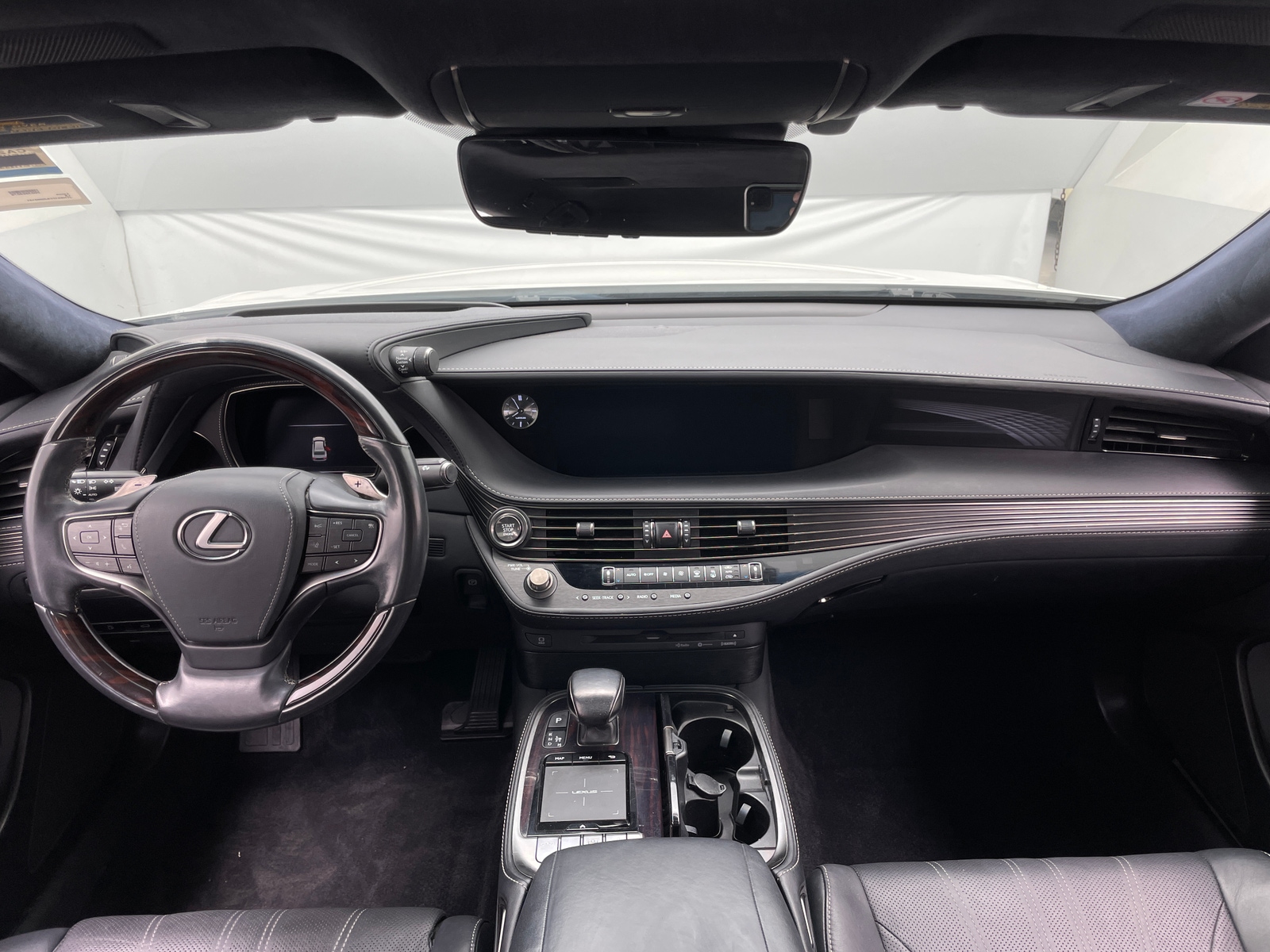 Thumbnail: 2018 Lexus LS - 3
