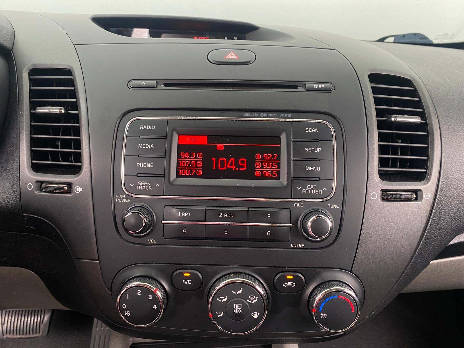 Thumbnail: 2016 Kia Forte - 4