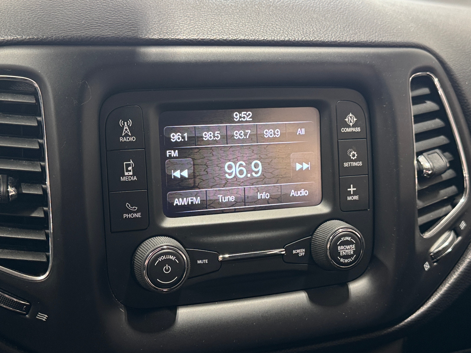 Thumbnail: 2018 Jeep Compass - 4