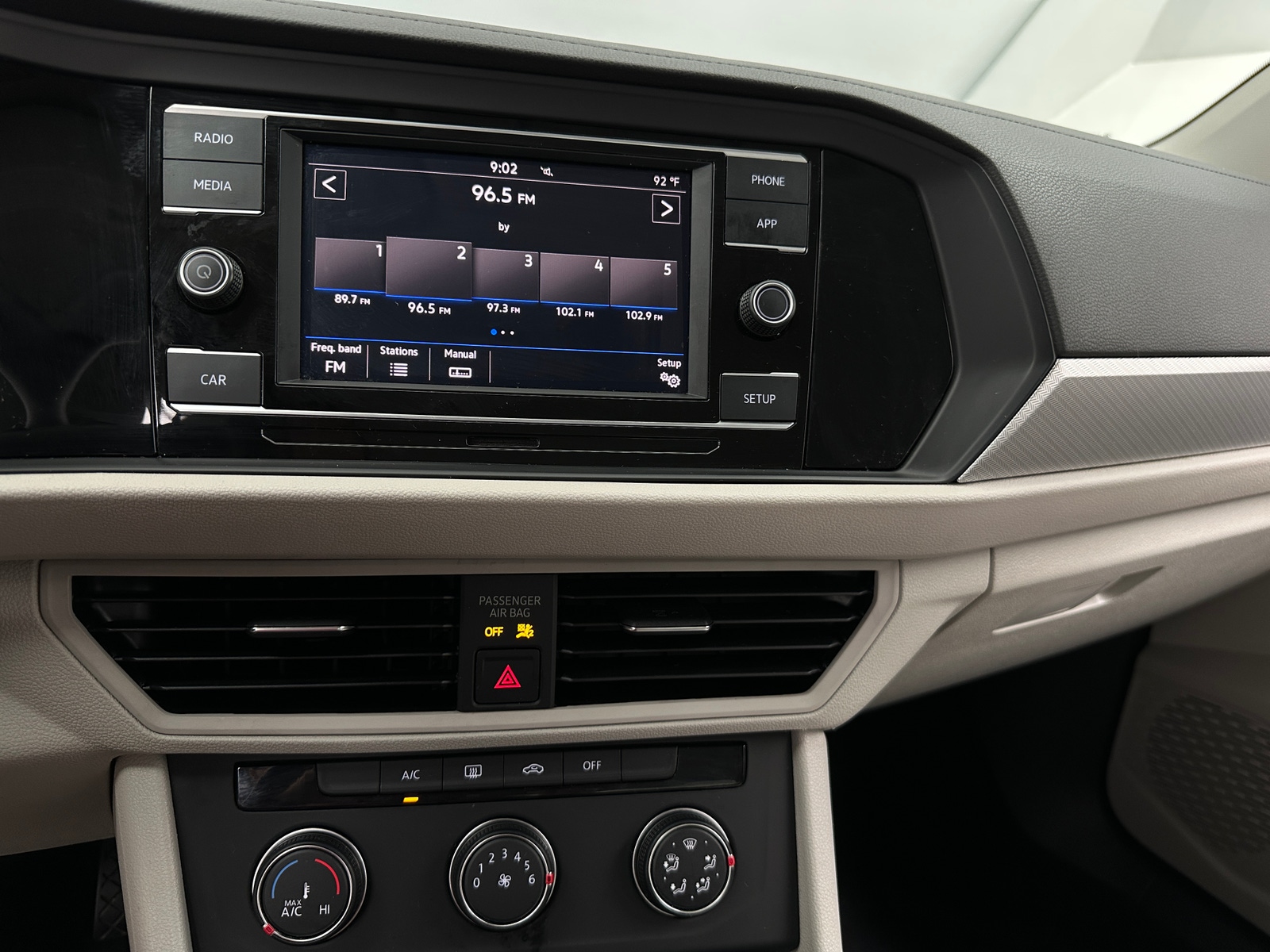 Thumbnail: 2019 Volkswagen Jetta - 4