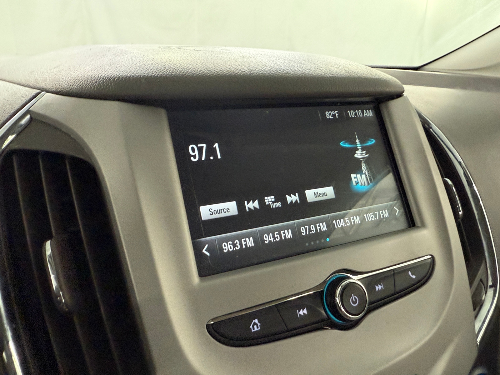 Thumbnail: 2017 Chevrolet Cruze - 4