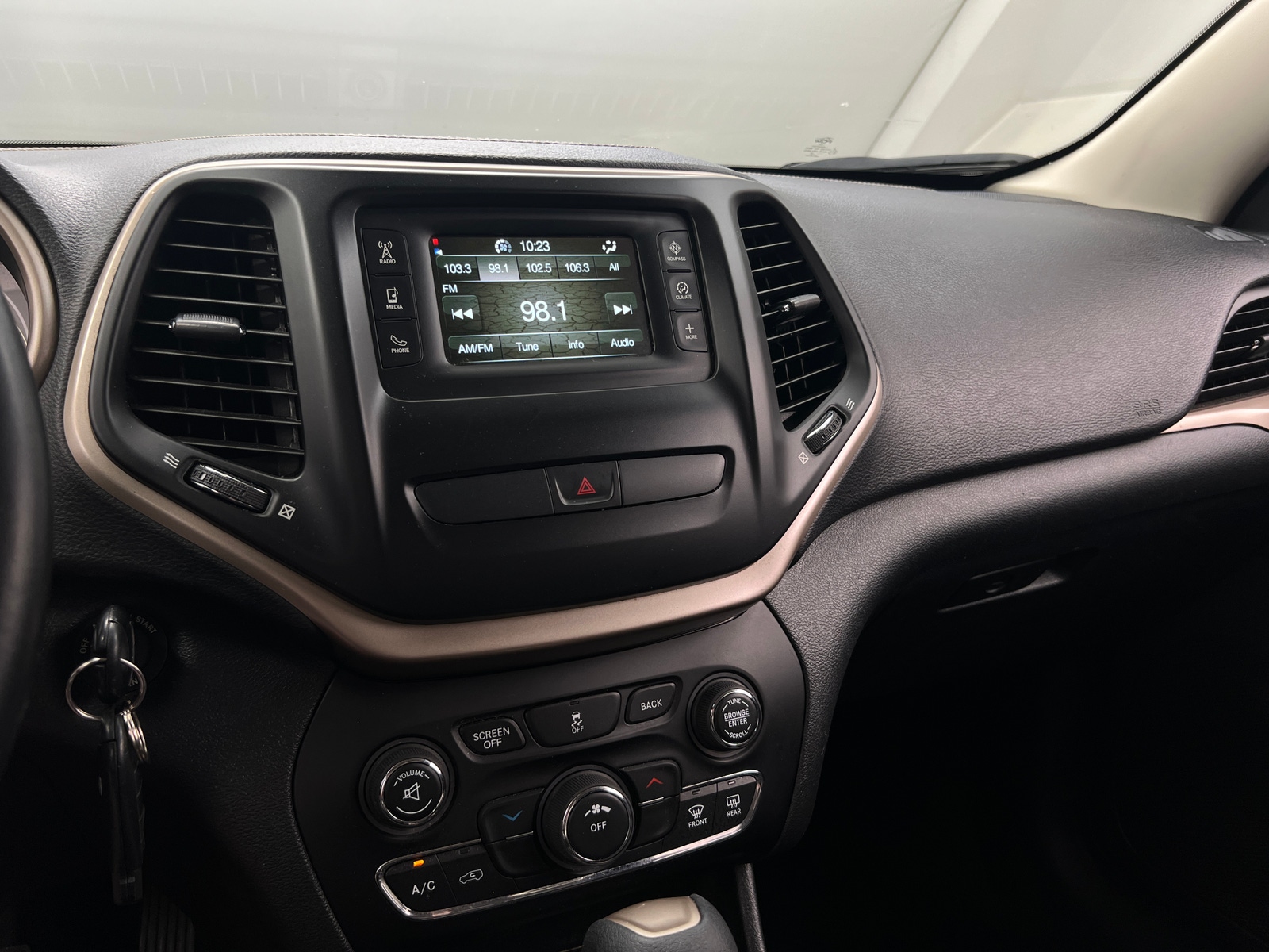 Thumbnail: 2016 Jeep Cherokee - 4