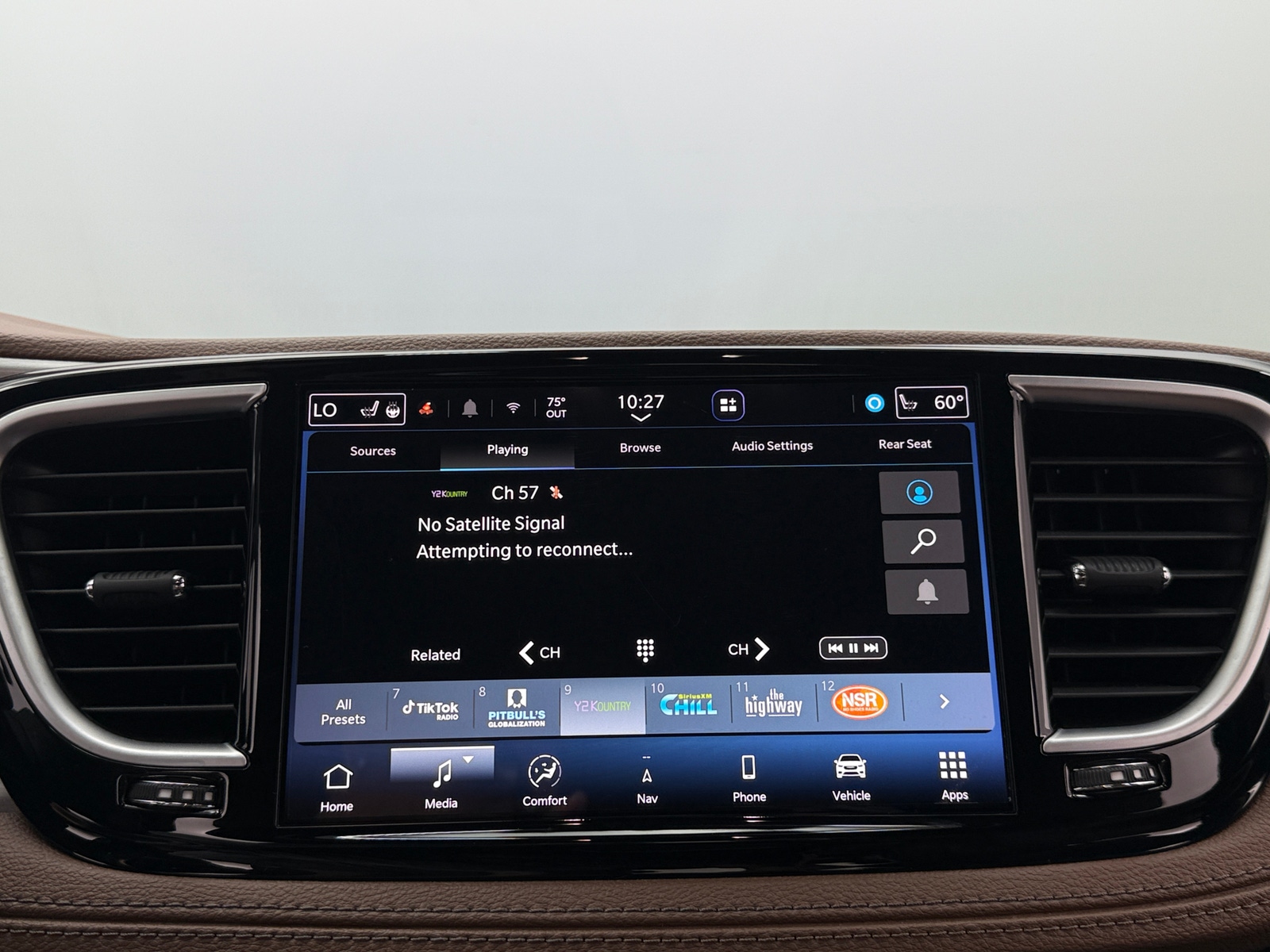 Thumbnail: 2021 Chrysler Pacifica - 3