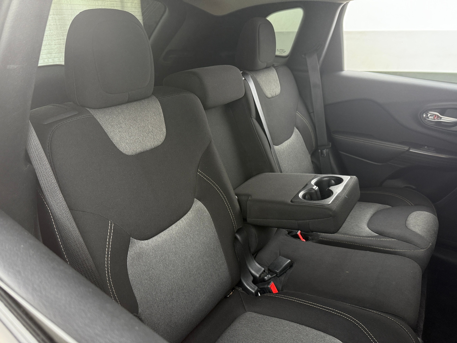 Thumbnail: 2016 Jeep Cherokee - 6