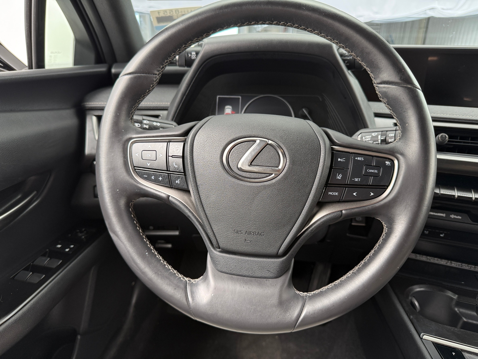 Thumbnail: 2020 Lexus UX - 4