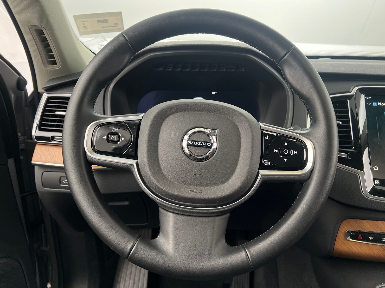 Thumbnail: 2025 Volvo XC90 - 4
